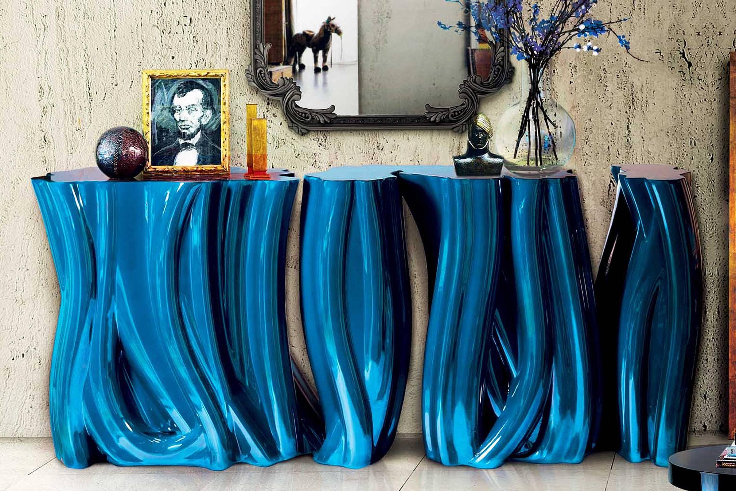 Electric Blue Console in Varnished and Lacquered In New Condition For Sale In Paris, FR