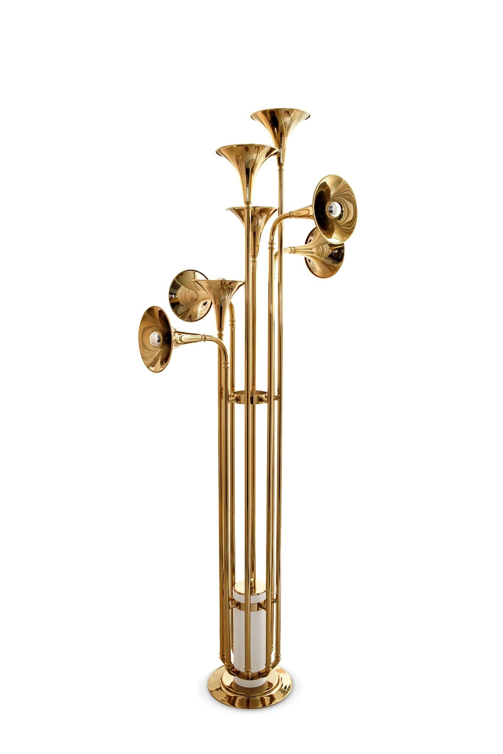 Floor lamp with brass, gold-plated finishes and
white glossy base. Eight x E14 bulbs including.
