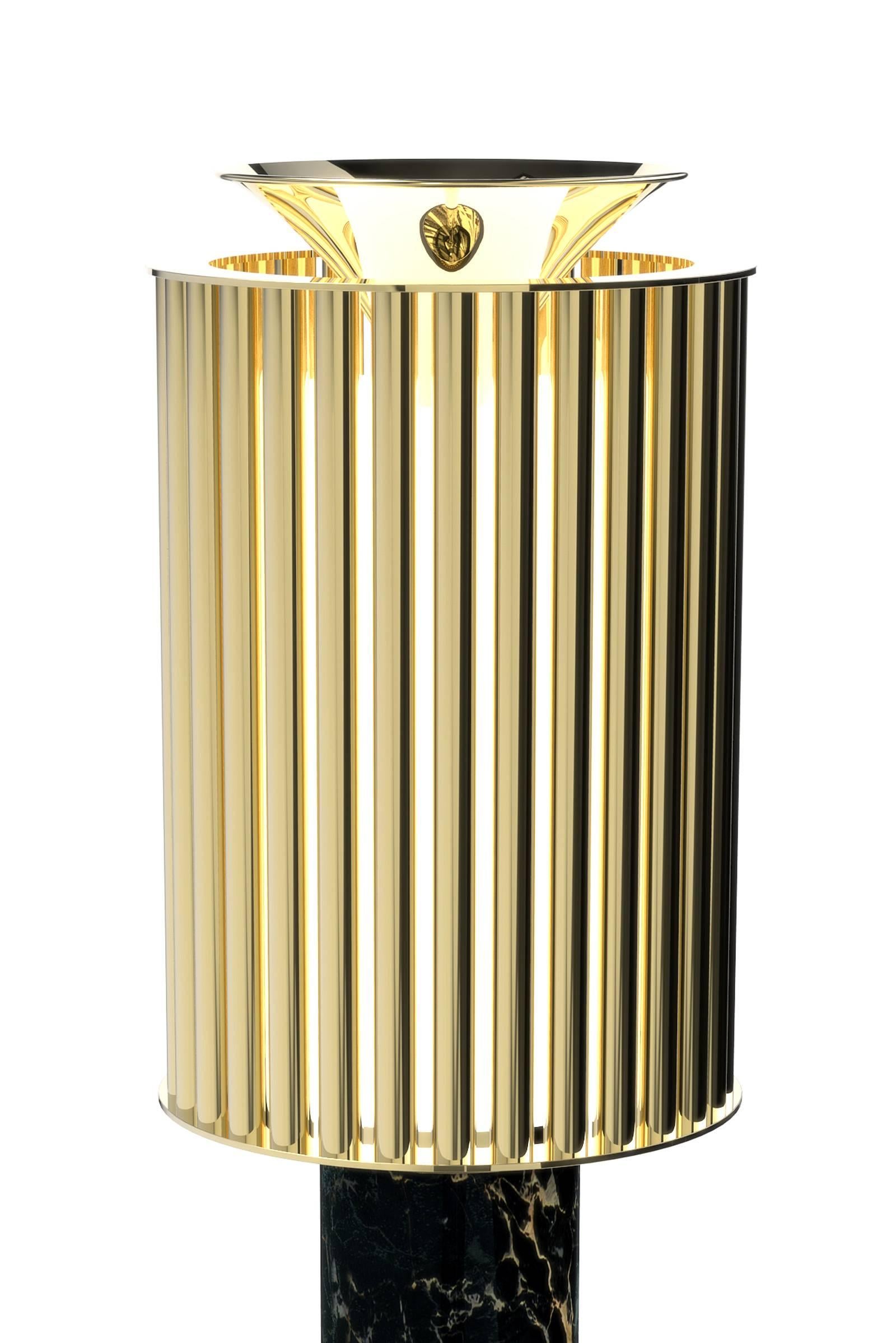 Table lamp excellence with Estremoz marble and
gold-plated brass, straight brass tubes.
Six G9 bulbs included.
