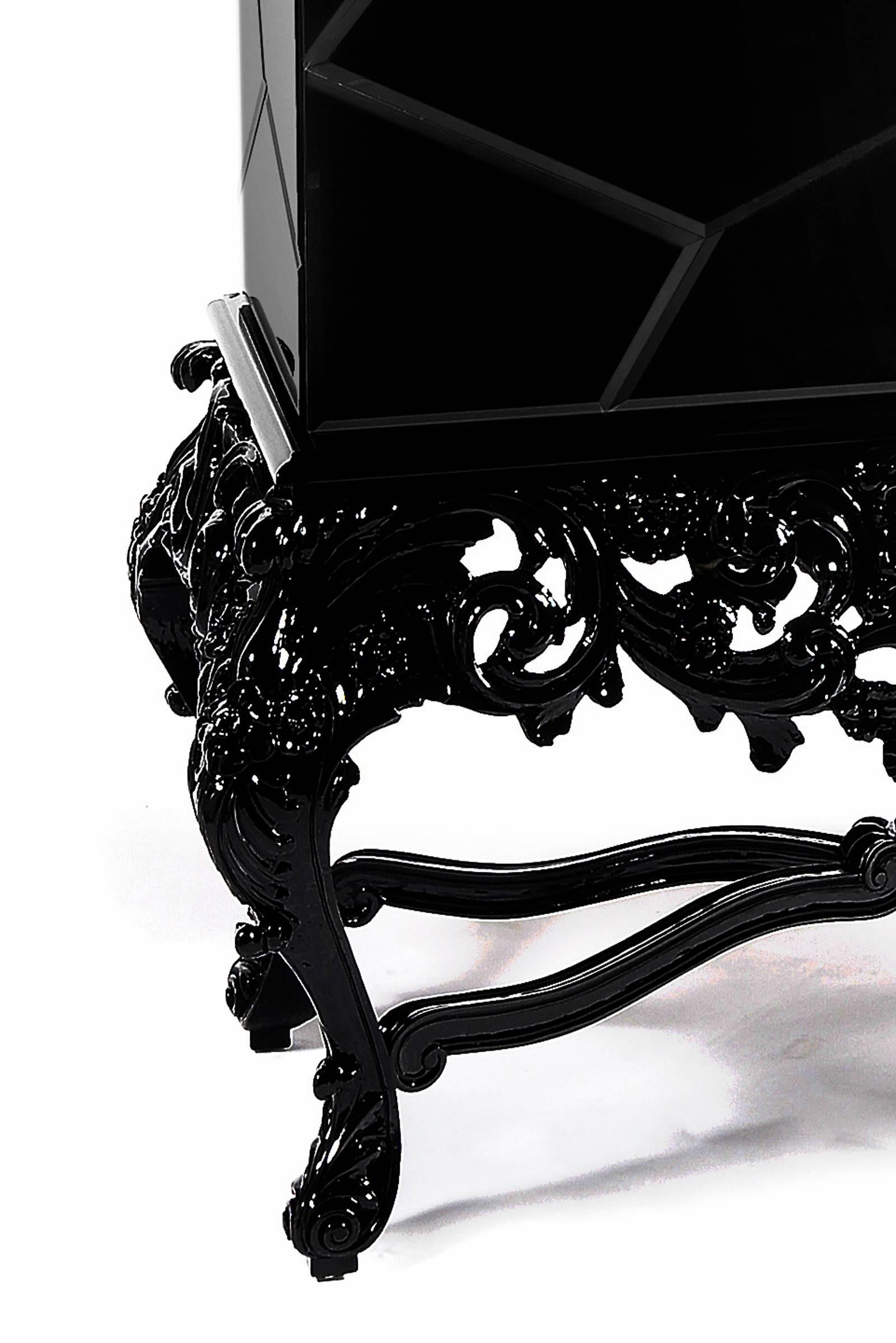 Queen Cabinet in Black Lacquered Mahogany In New Condition For Sale In Paris, FR