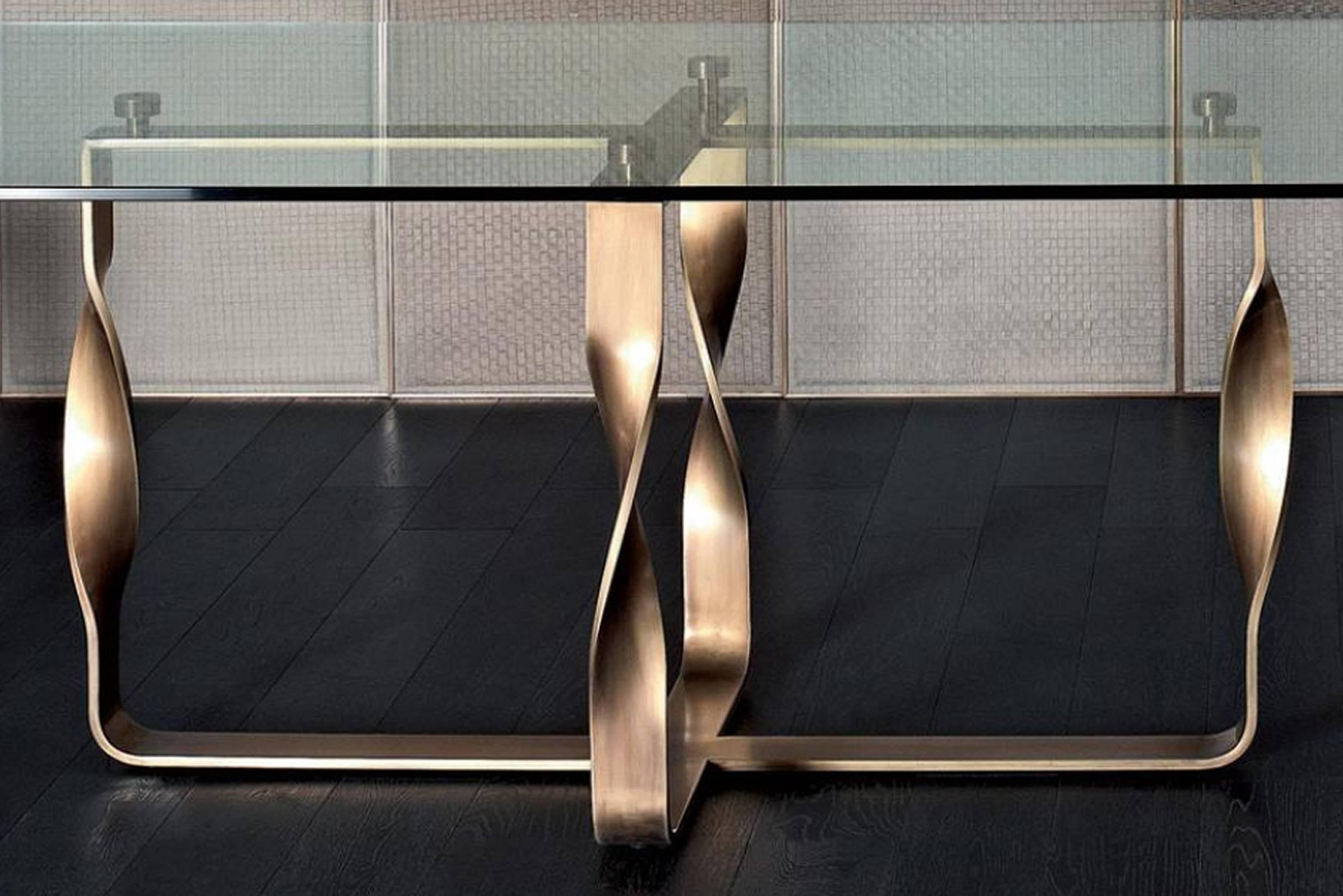 Torsade-Tisch mit Bronzefußbeinen und Glasplatte (Italienisch) im Angebot