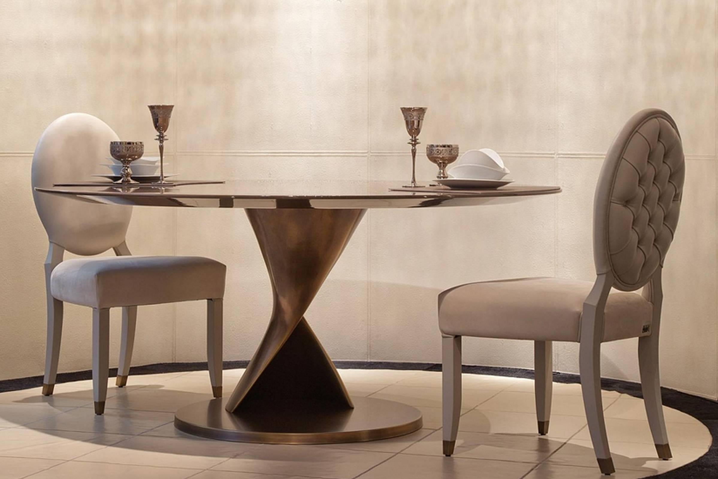 Table ronde Eva en bronze et plateau en ébène massif Excellent état - En vente à Paris, FR