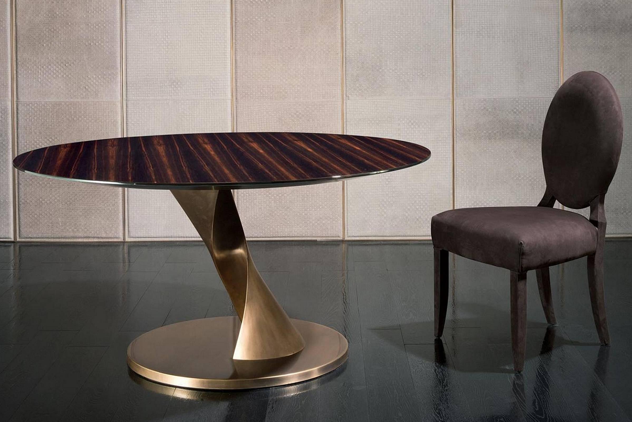 Round table Eva with polished bronze base
and solid ebony top. Also available with polished
aluminium and genuine leather.
Measures: Ø150 x H 75cm, price: 20900,00€.
Ø170cm, price: 25500,00€.
Option protection glass top in
6mm for Ø150cm, price: