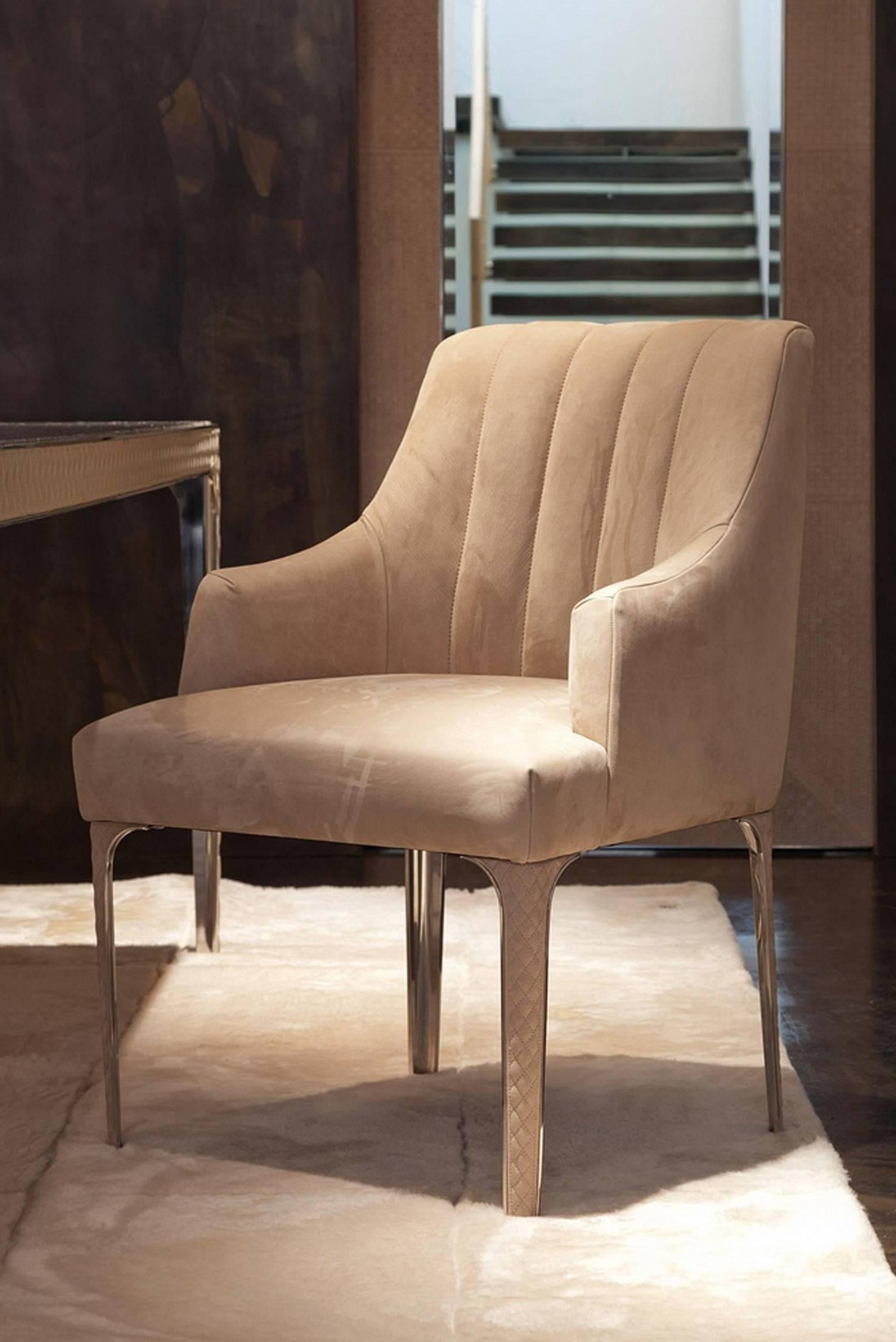 Prima-Stuhl aus echtem Leder und Bronzestruktur im Zustand „Hervorragend“ im Angebot in Paris, FR