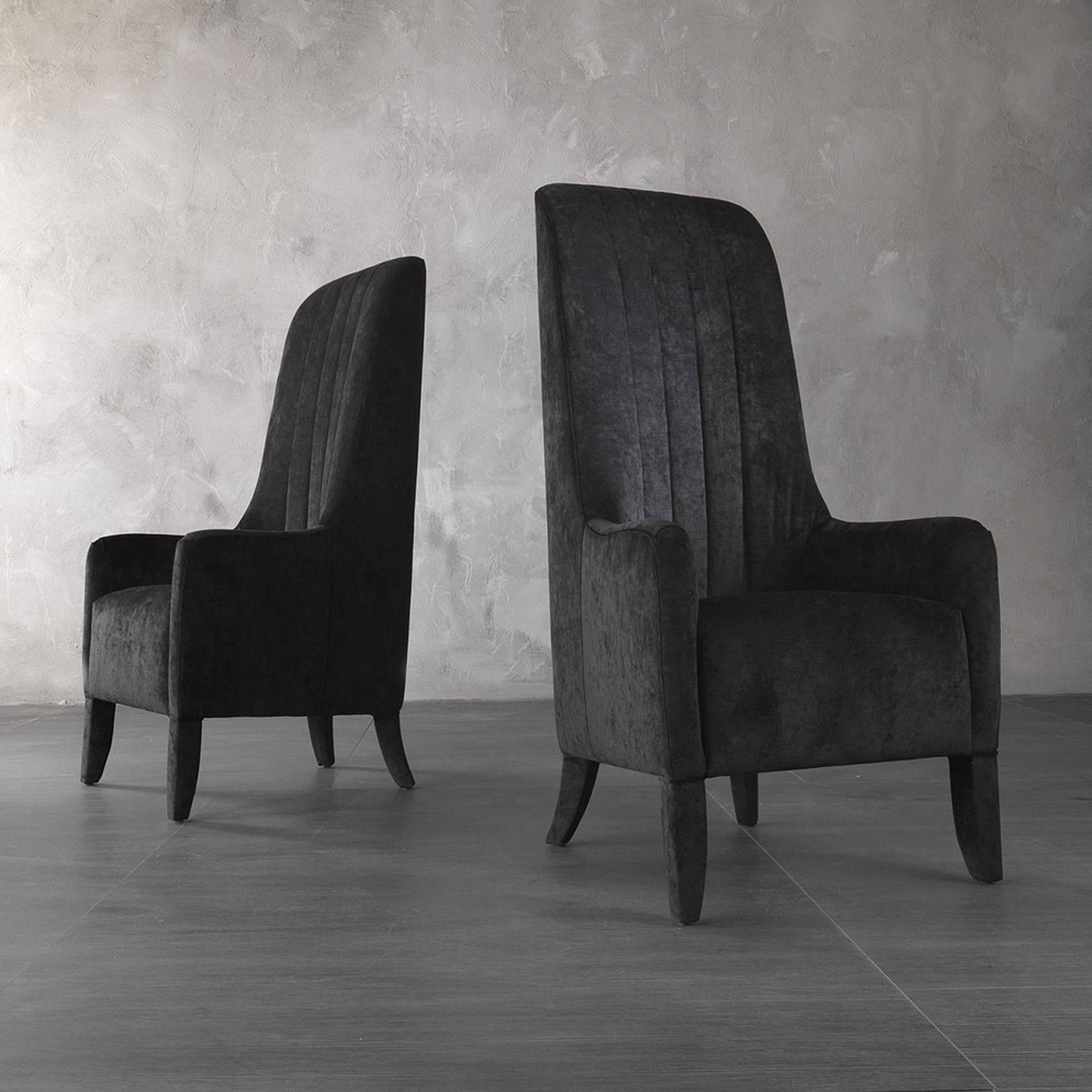 italien Fauteuil Ramses en tissu avec structure en bois en vente