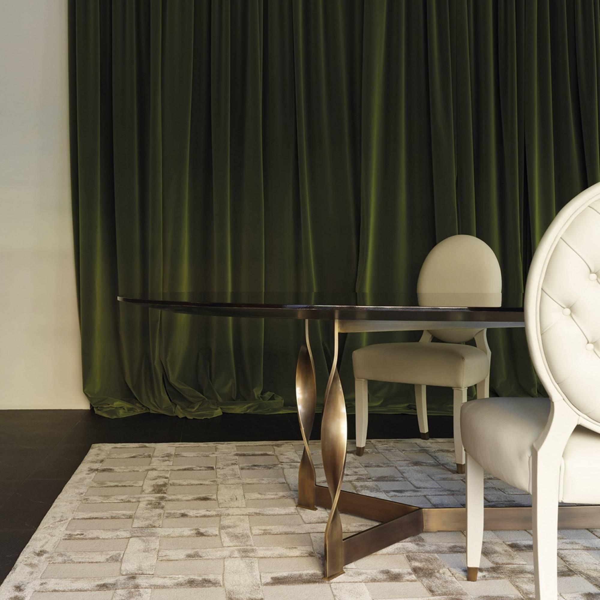 Fait main Table longue torsadée avec plateau en bois d'ébène massif et structure en bronze en vente