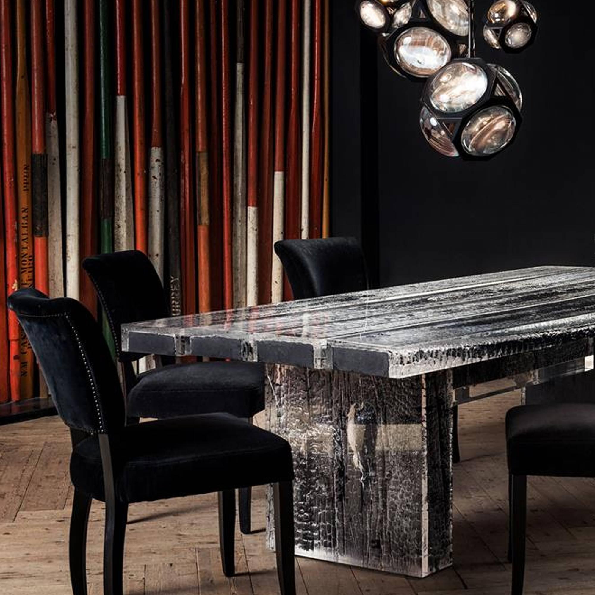 Table en acrylique cristalline avec bois brûlé en forme de glace Excellent état - En vente à Paris, FR