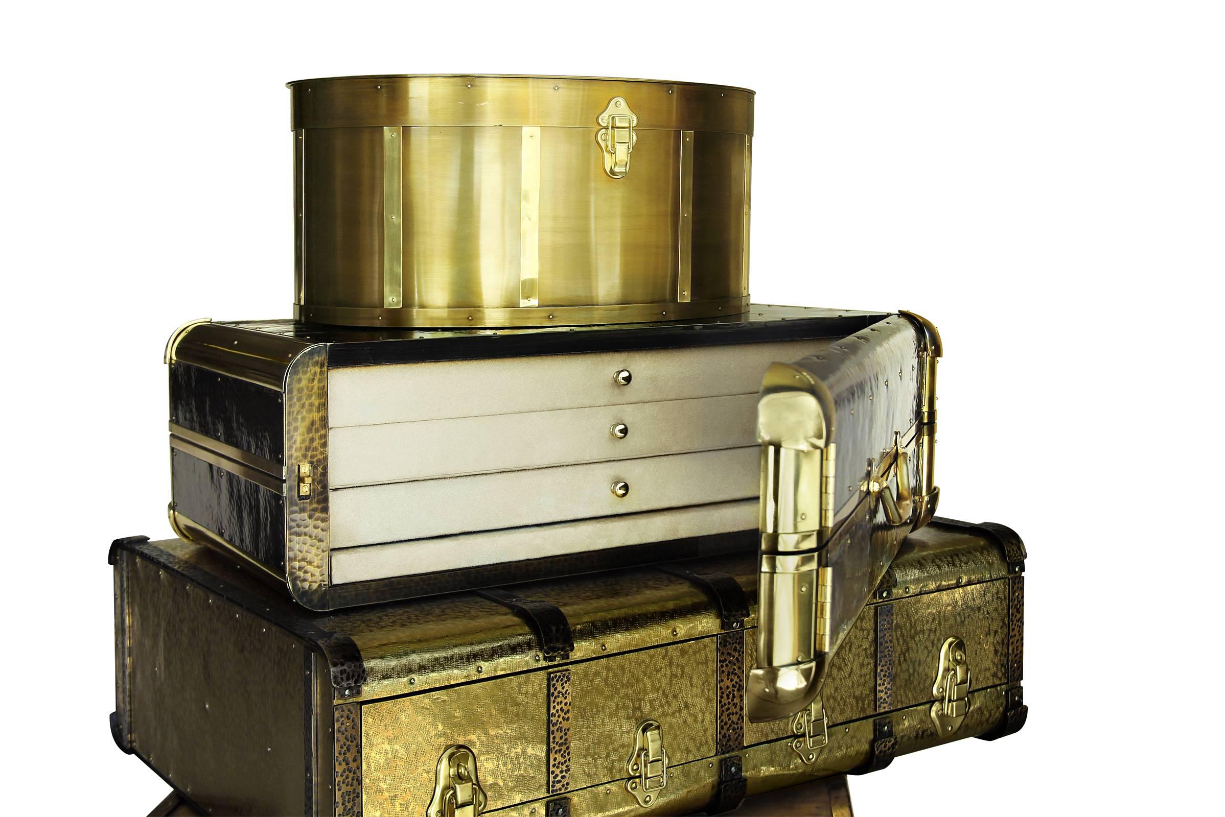 Plaqué or Coffre-fort pour bijoux en laiton doré brossé en vente