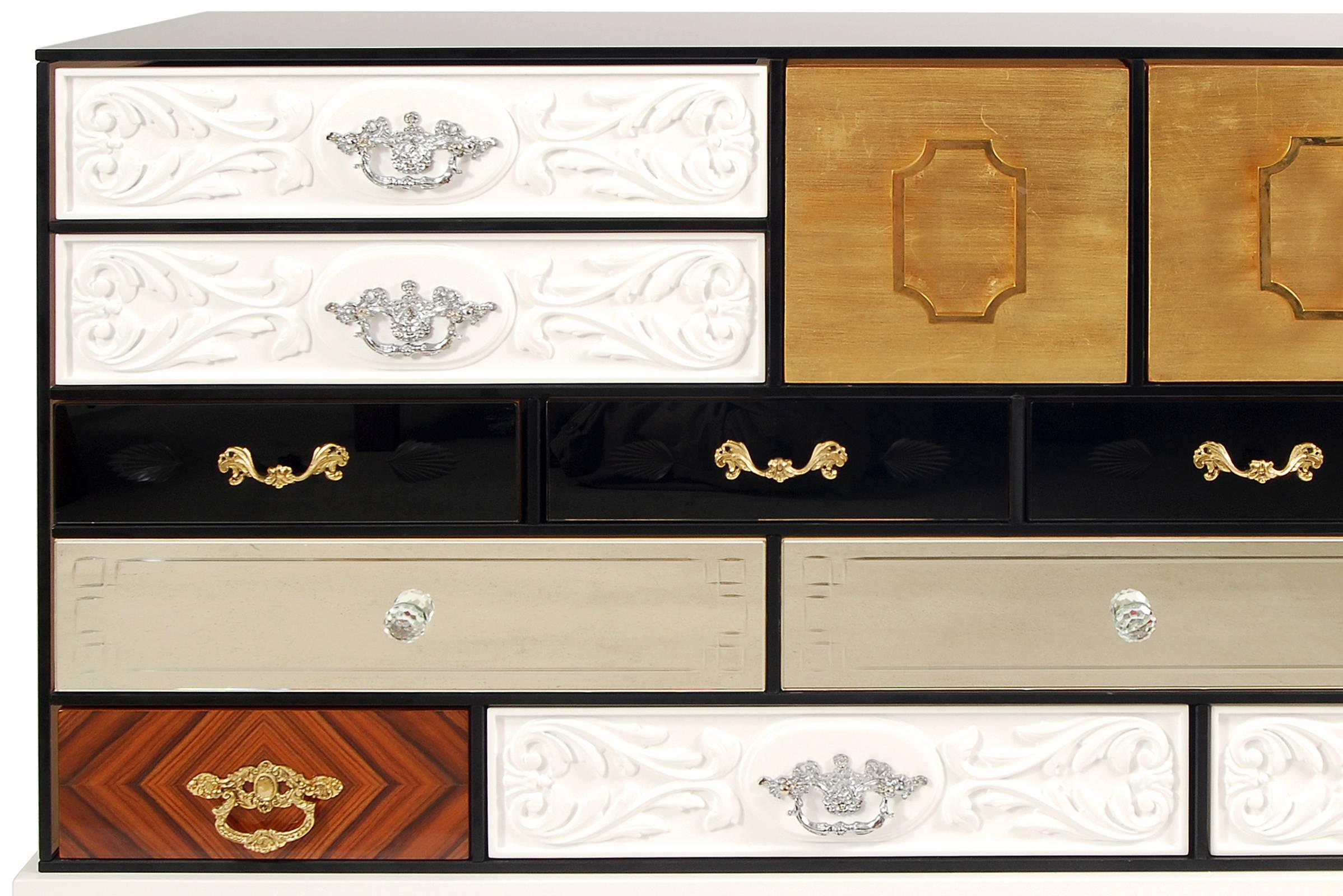Sideboard multi finishes with wooden base and tempered 
glass structure with 15 drawers and two doors. Lacquered 
wooden base, drawers with hand-carved front,
colorless crystal buttons, polished brass handles,
gold leaf finishes. 