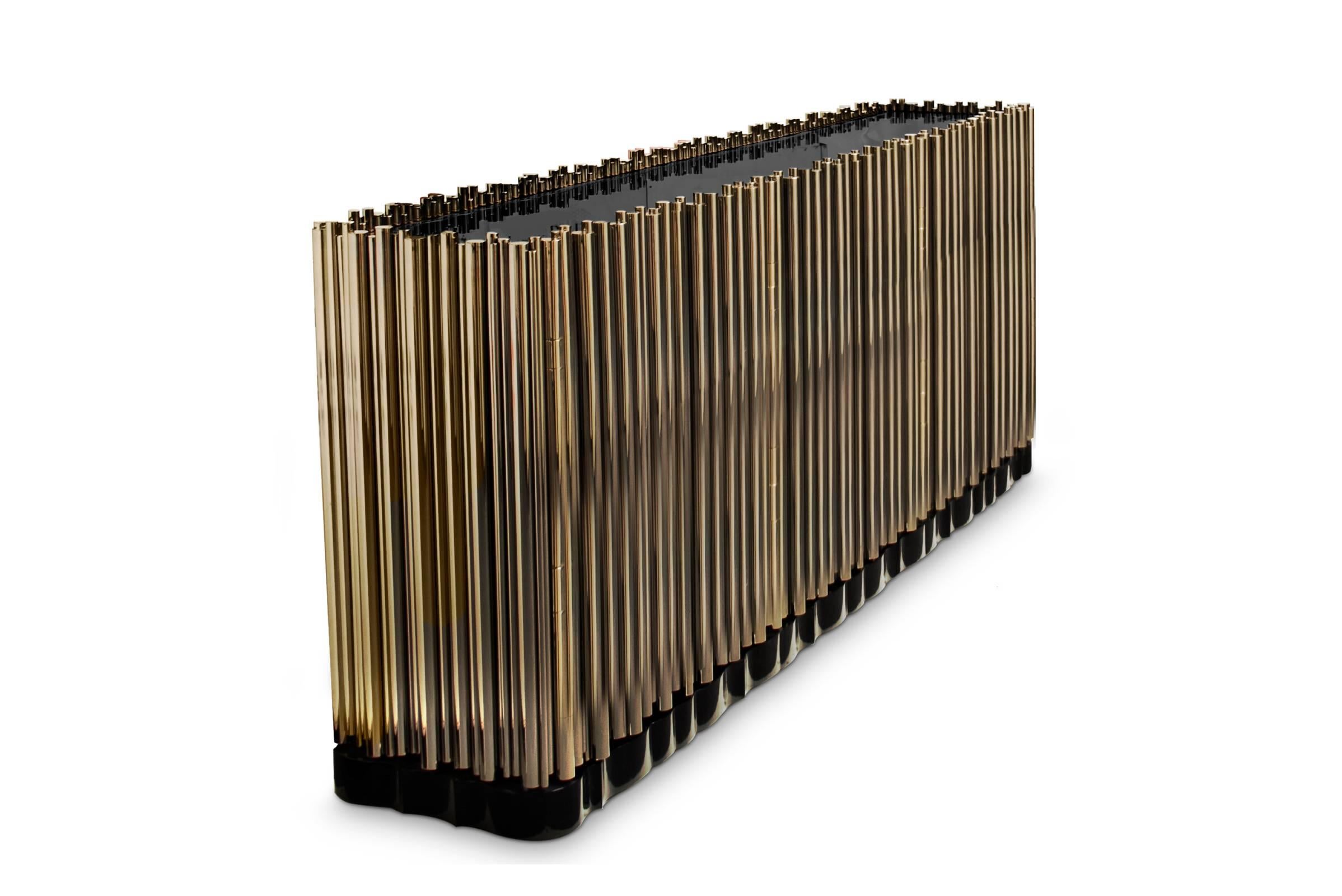 Portoghese Credenza Tubi in Ottone Tubi in Ottone Lucido e Wood Esotico in vendita
