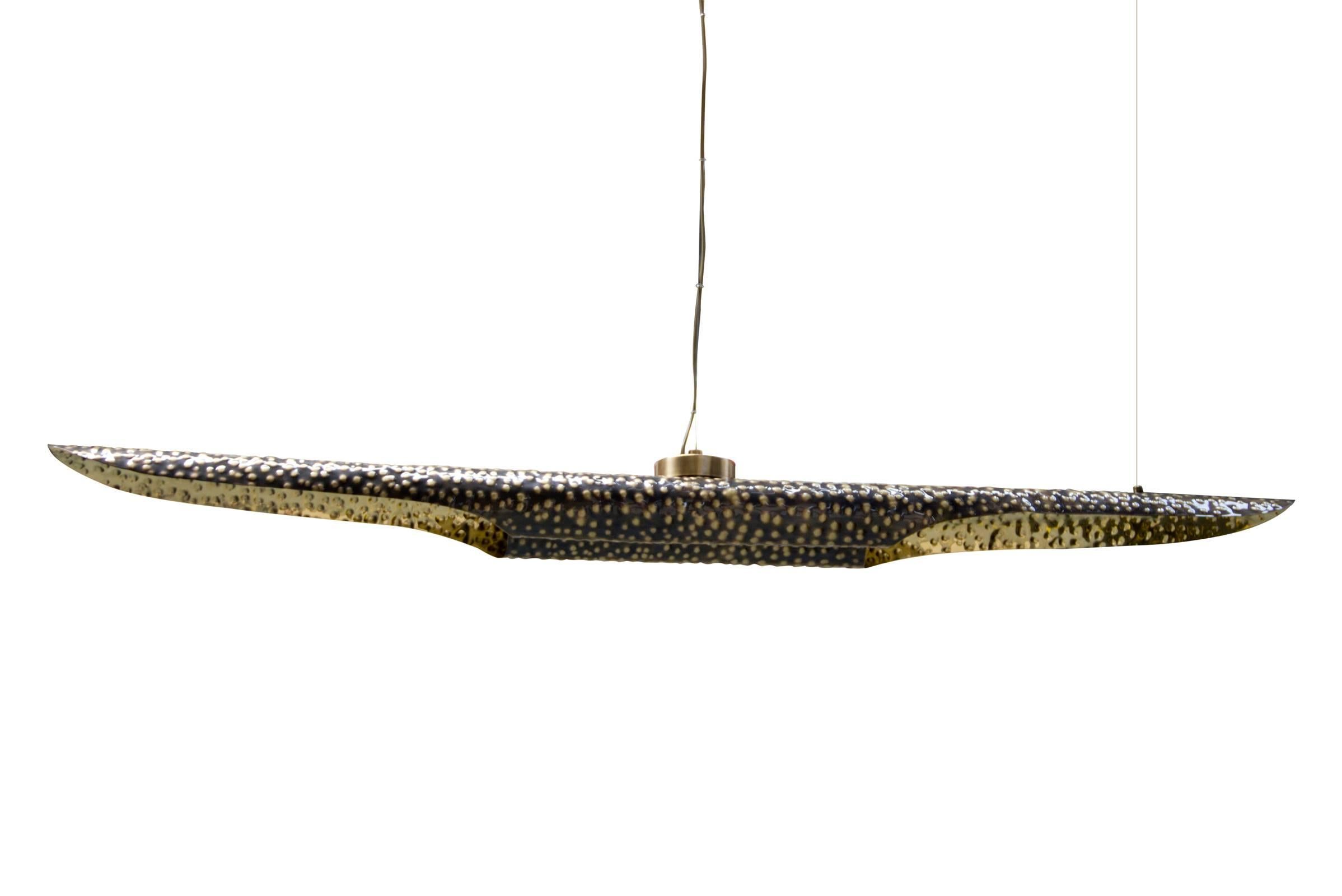 Suspension Tuba with hammered 
aged brush brass structure. With 
hanging steel cable.
Unit price: 2690,00€.


