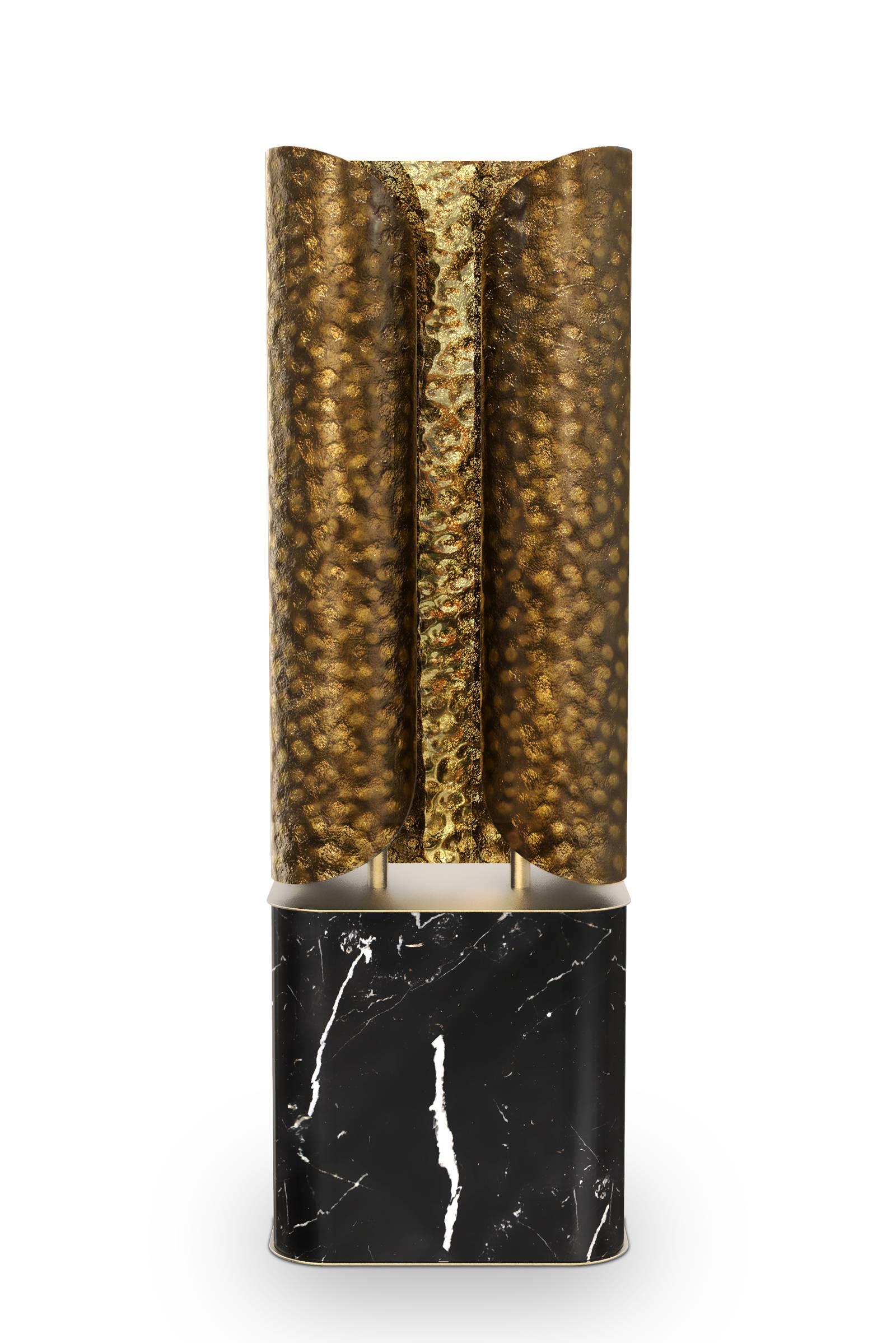 Table lamp tuba with handcrafted hammered aged
brush brass. Polished brass inside. Base in Nero 
Marquina marble. 