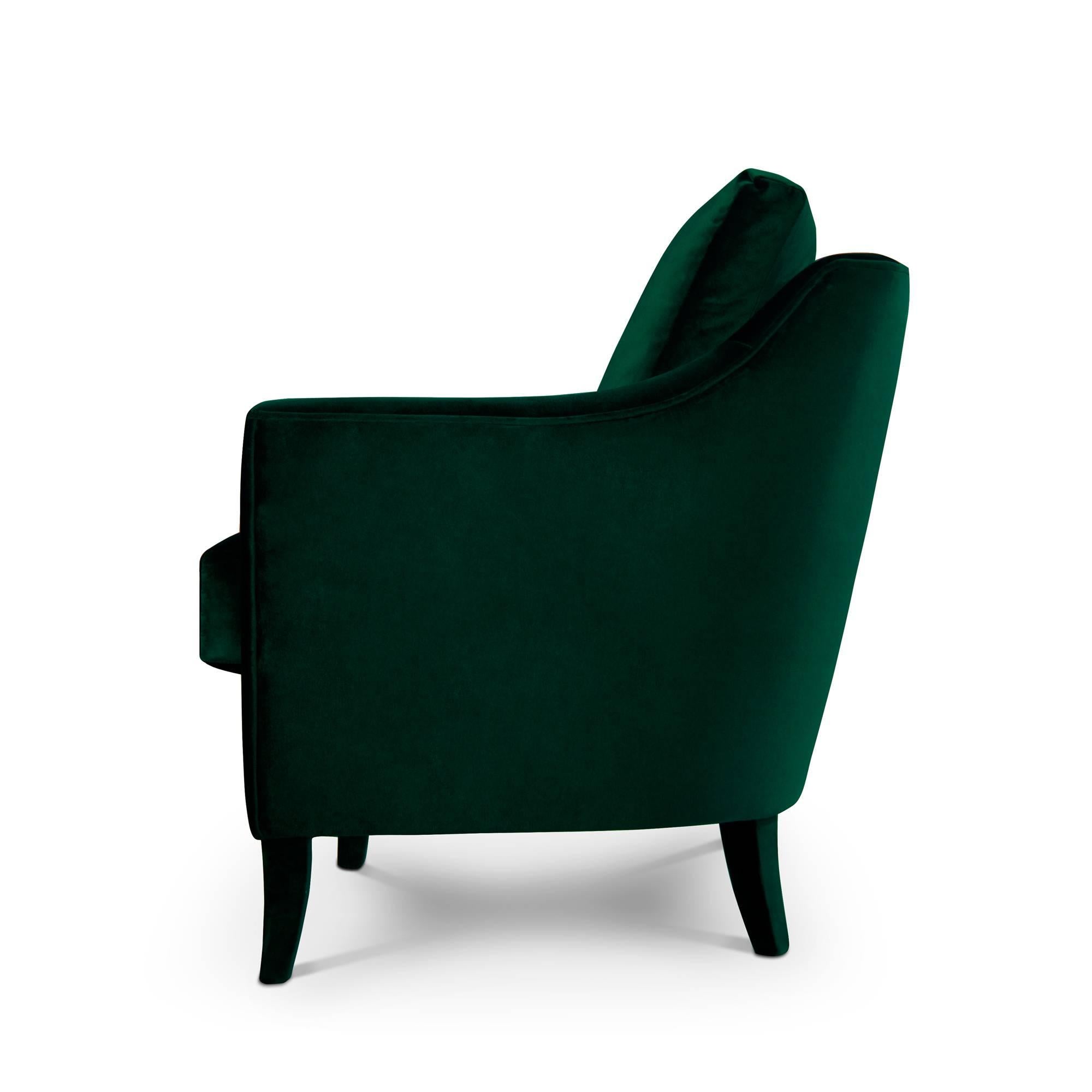 Armchair British Grenn with solid wood structure
and covered with cotton velvet fabric. Fully upholstery
armchair. Also available in british green long chair.
Also available with others fabrics on request.
