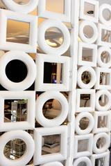 Paravento pieghevole a forma di tondo e quadrato con struttura in legno di Pierre Cardin, 1970