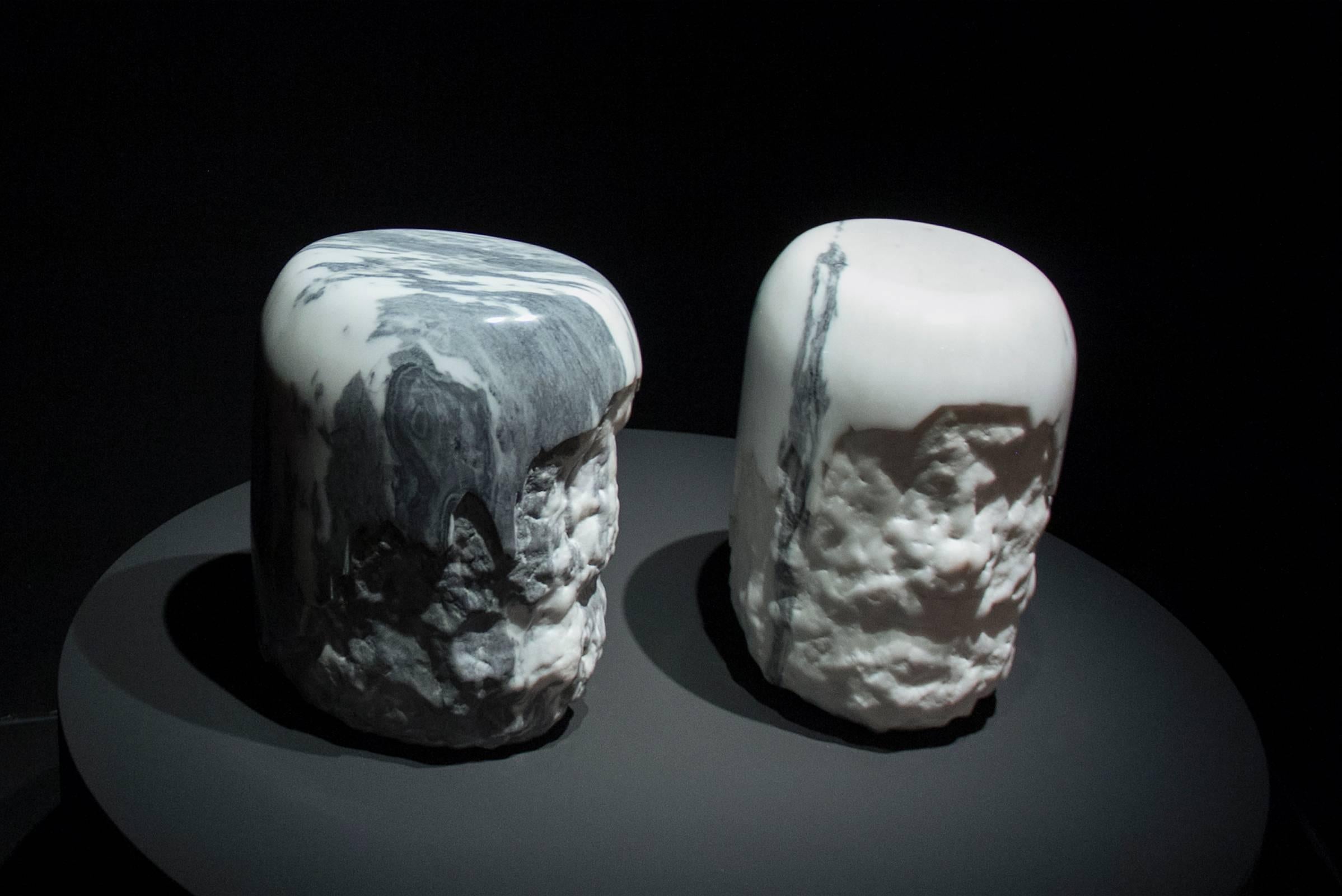 Marble Worked Stool in Carrara Marble In New Condition For Sale In Paris, FR