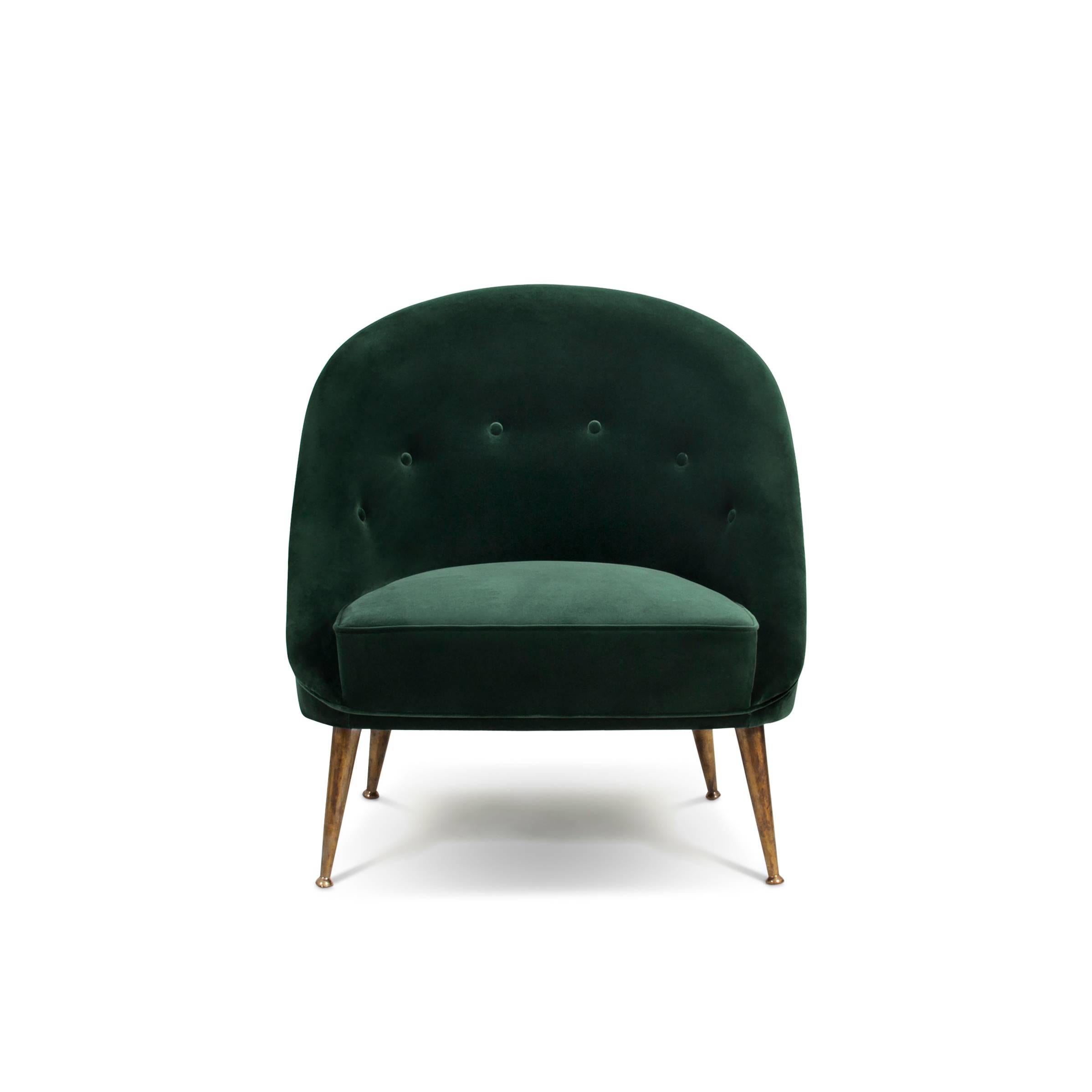Armchair smart with cotton velvet fabric
and matte aged brass feet. Also available
with other fabrics on request.
