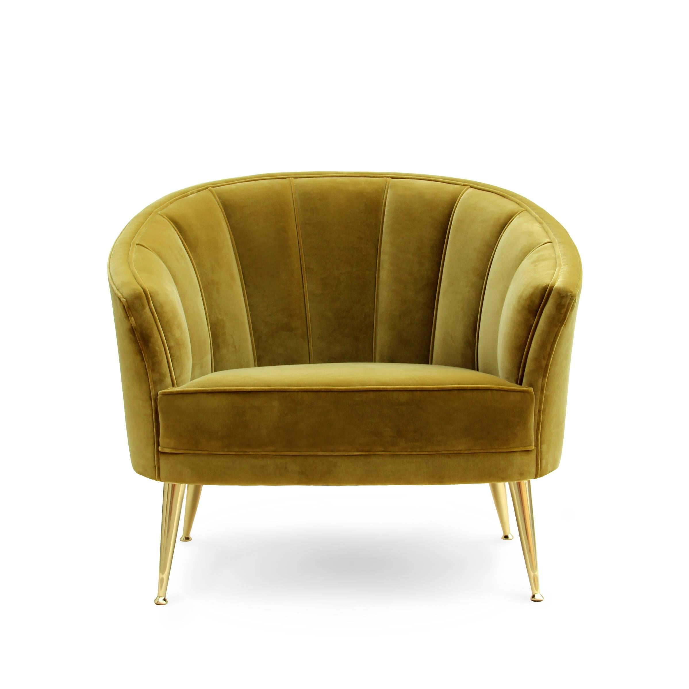 Armchair Arca with cotton velvet fabric
and aged brass feet. Also available with
other fabrics on request.
