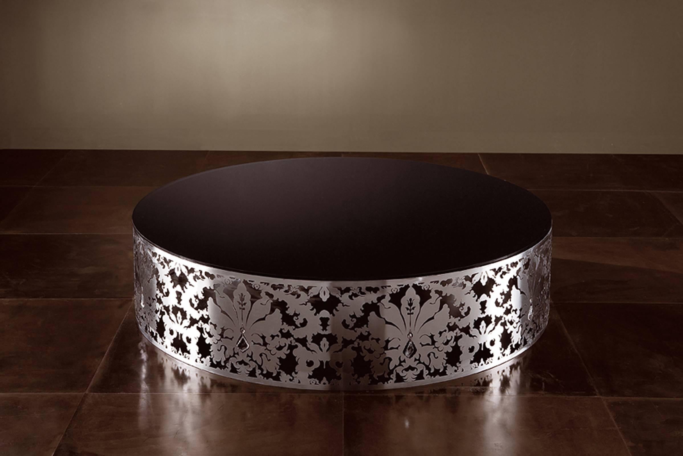 Round coffee table Flora in polished stainless steel
base, Top in White or Black Glass.
Ø105xH32cm, Price: 4500,00€
Available in Ø140xH32cm, Price: 7300,00€