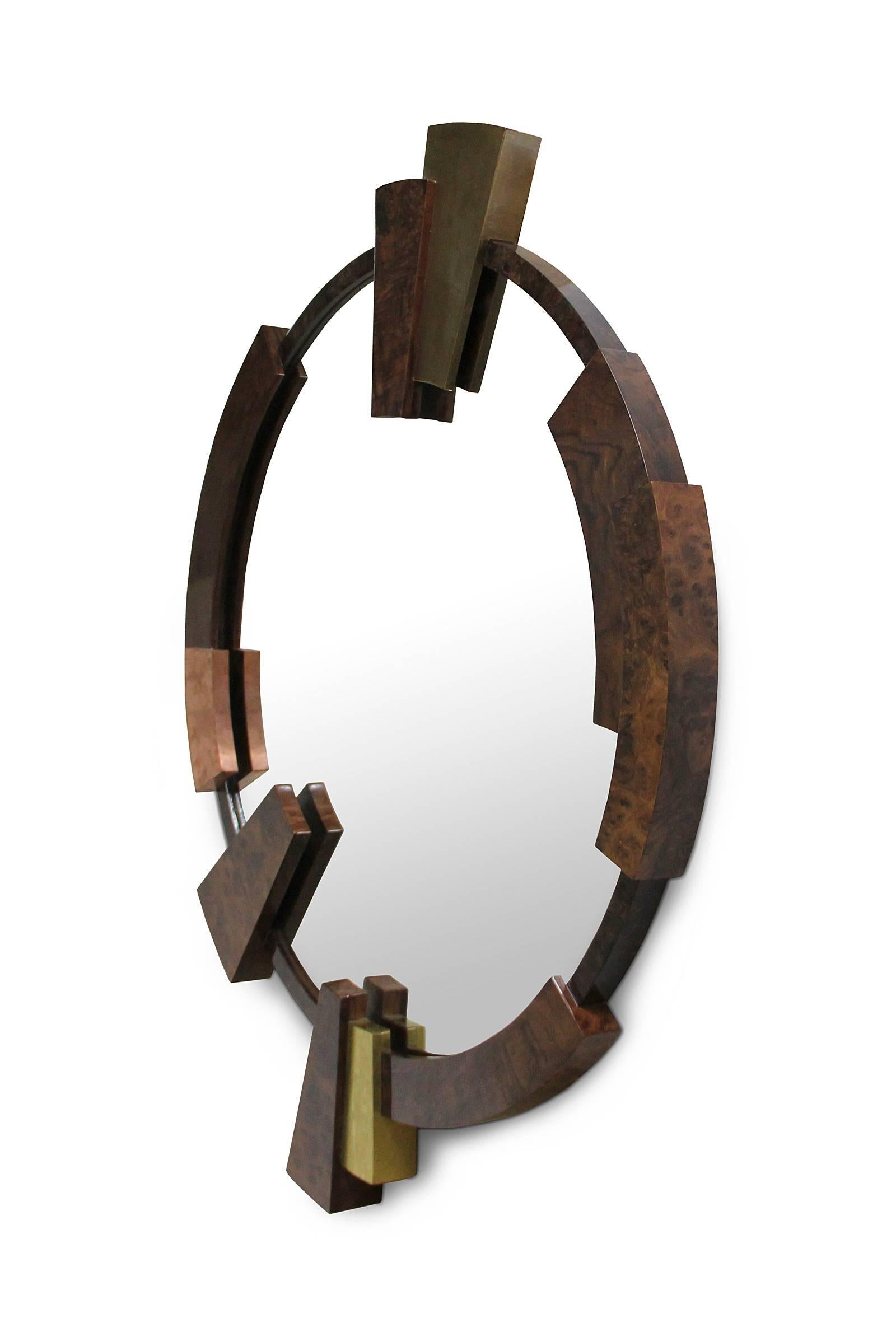 Mirror Times Round, flat mirror, frame made with 
glossy walnut root veneer with brass and copper.

 