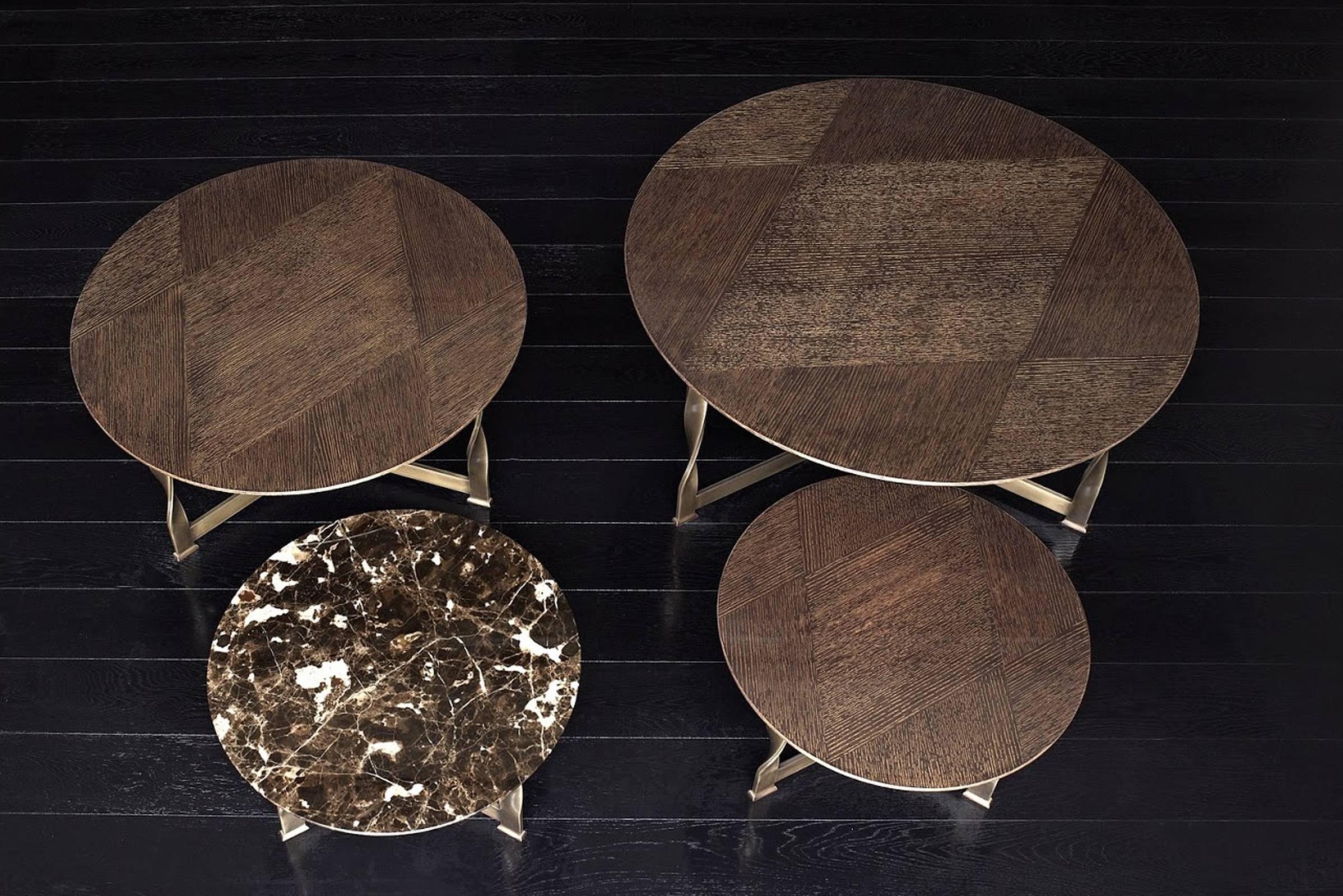 Round coffee table Torsade with structure in bronze 
with twisted legs and with ebony wood top.
Also available with marble top and other dimensions on request.