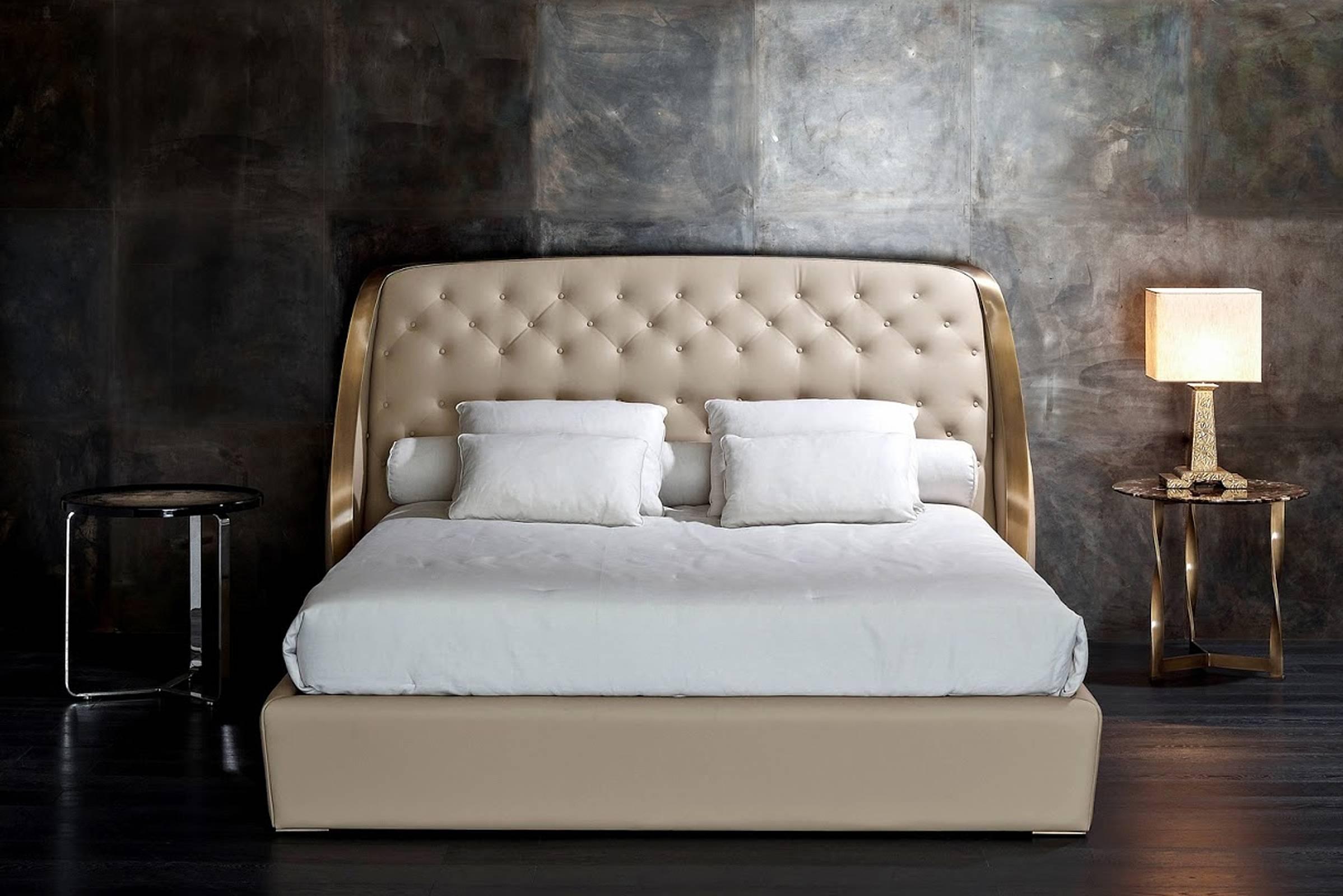 Italian Dame Bed in Leather with Bronzed Brass Details For Sale