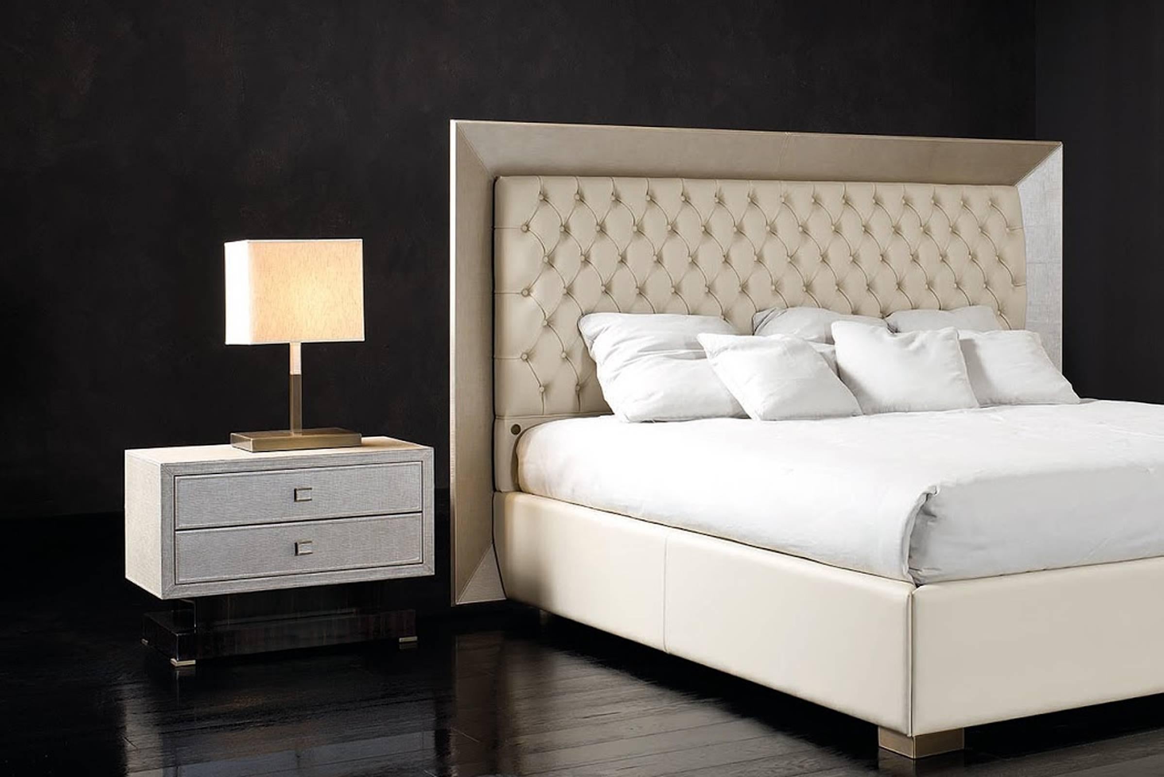 Kany-Bett mit Kopfteil und Rahmen aus Leder  (Italienisch) im Angebot