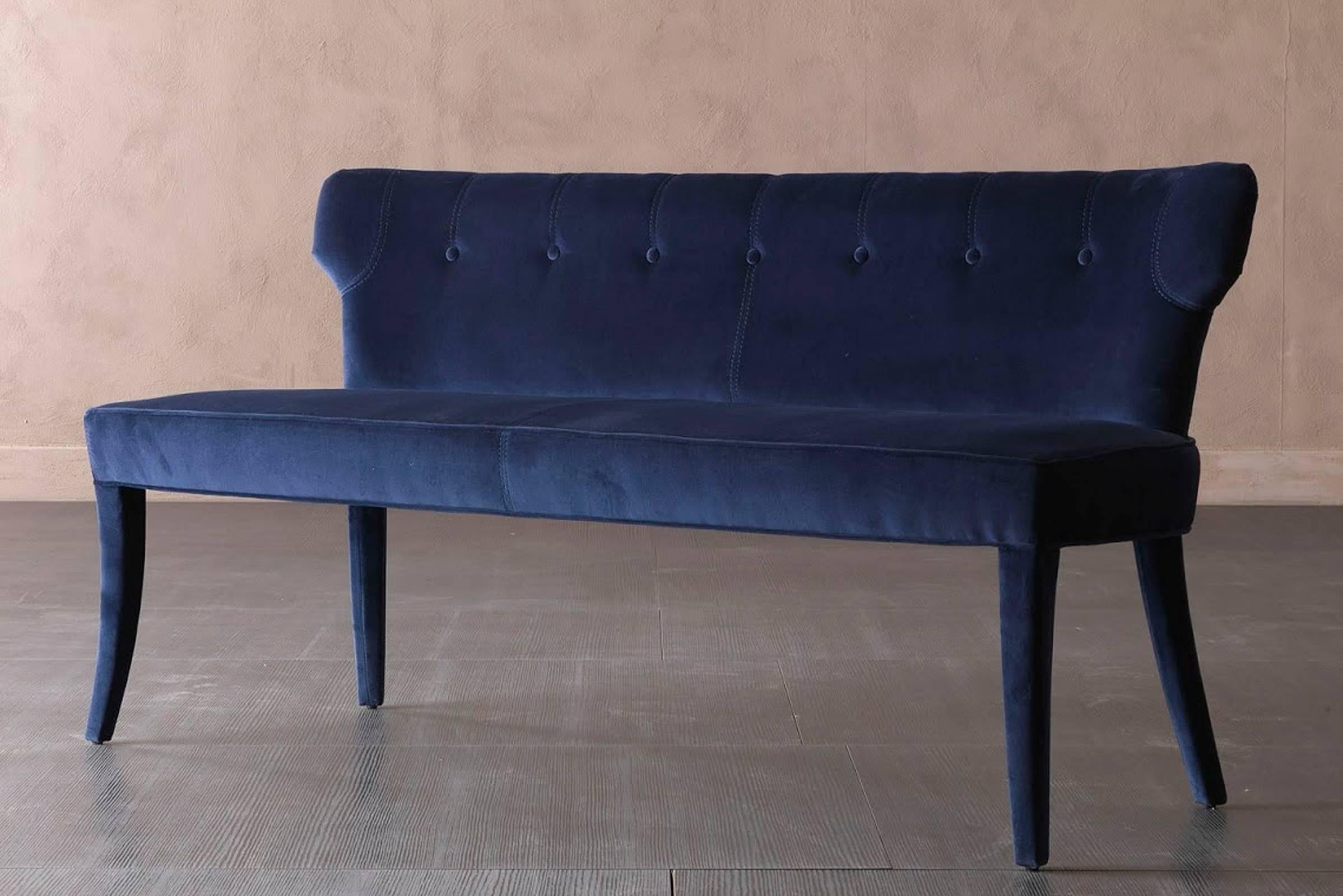 Bench Coralia with legs in wood covered with leather category B.
Seat and back upholstered with leather category B.
Dimensions: L130 x P58 x H77cm. Ref: 150-5032/130GL.
Available in:
Leather category C & D.
Fabric category A & B.
Legs