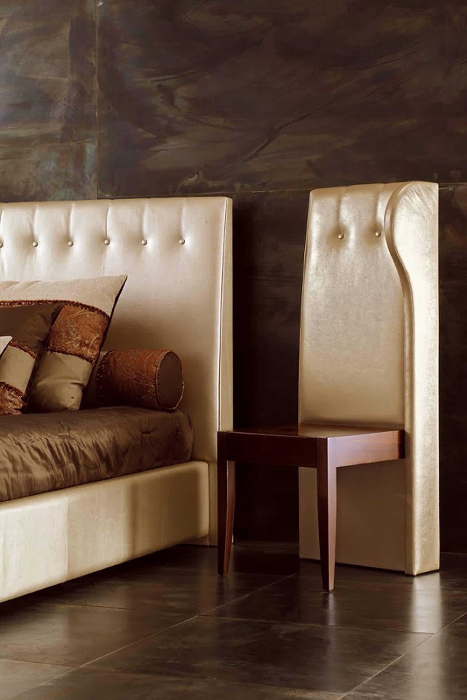 Parma-Bett mit hochwertigem Stoff und Lederbezug für den Nachttisch im Angebot 1