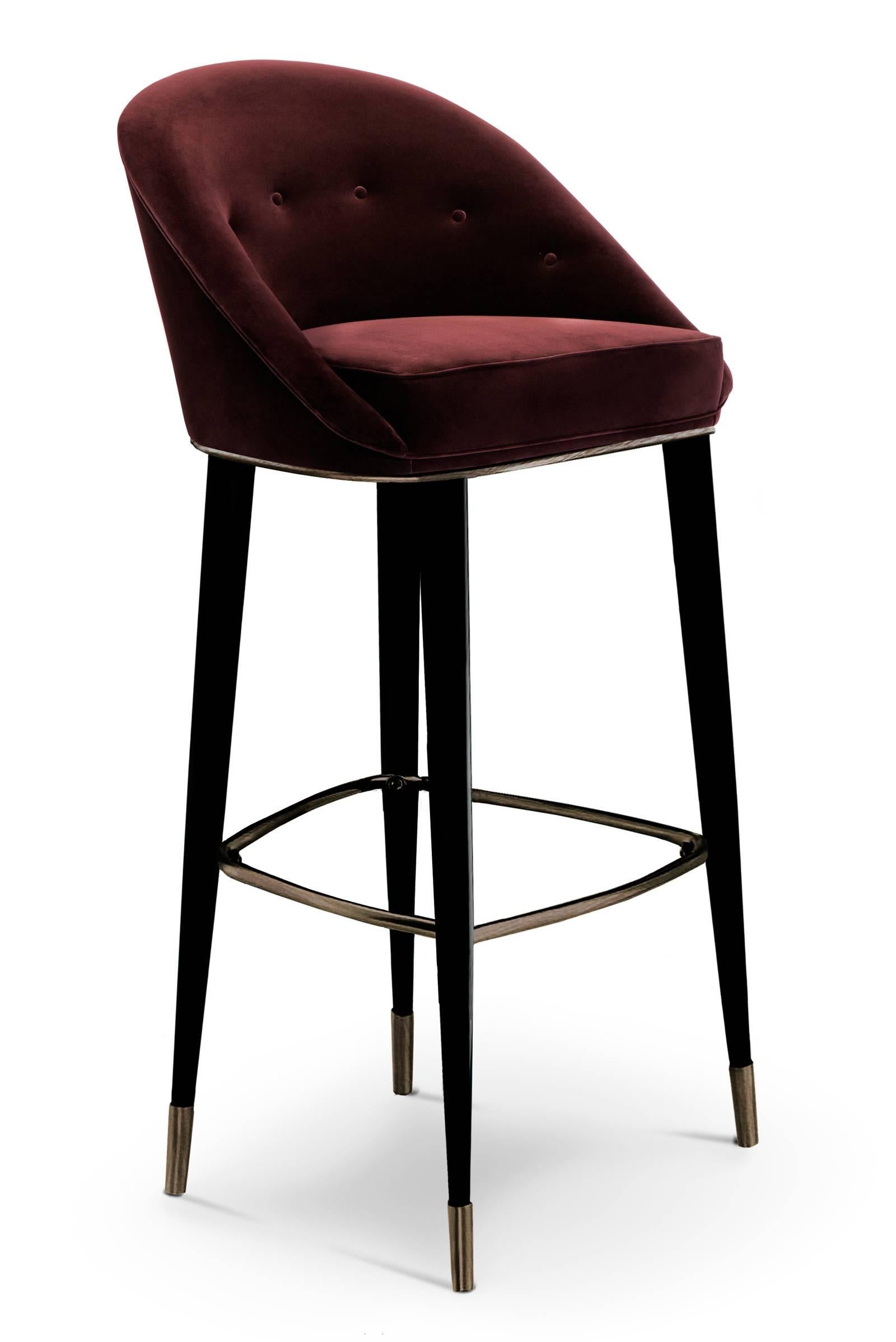 Bar stool Myla made with cotton velvet,
structure in black lacquered oak with aged brass details.
Available with custom's fabric.
