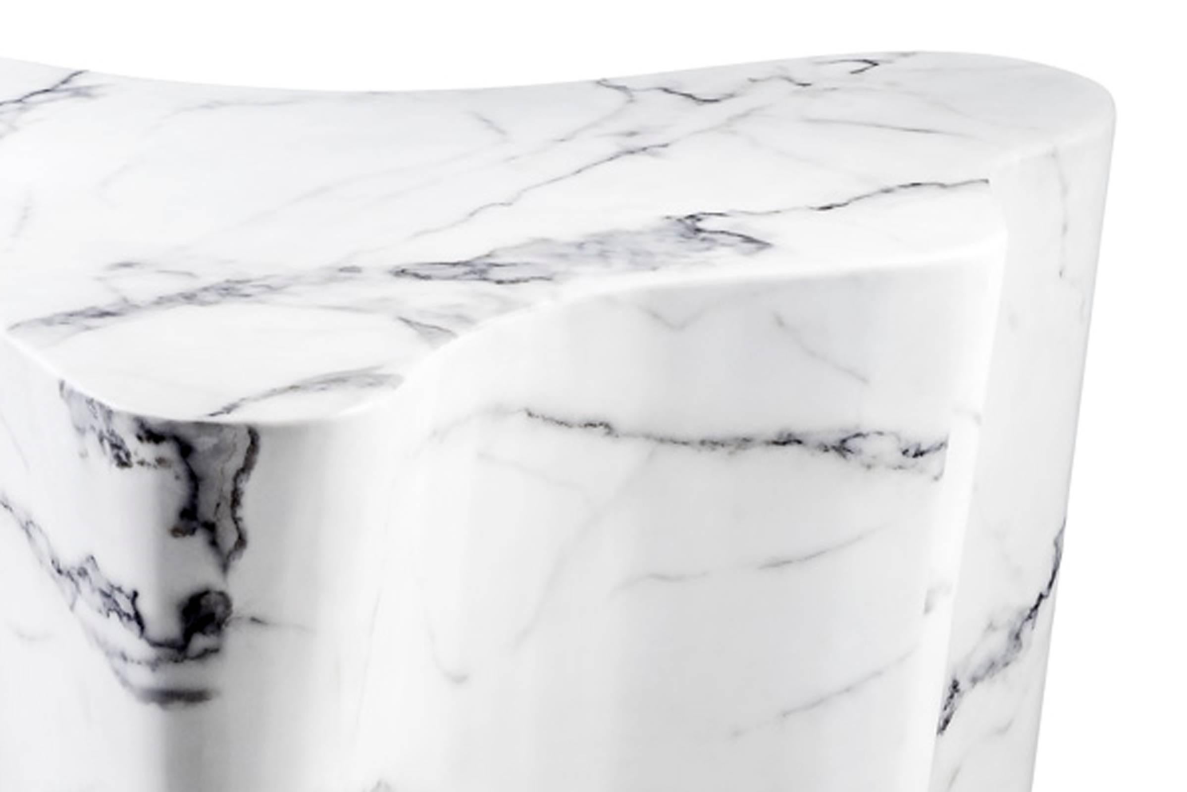 Side table Trespa White resin marble.
Available in black resin marble.
 