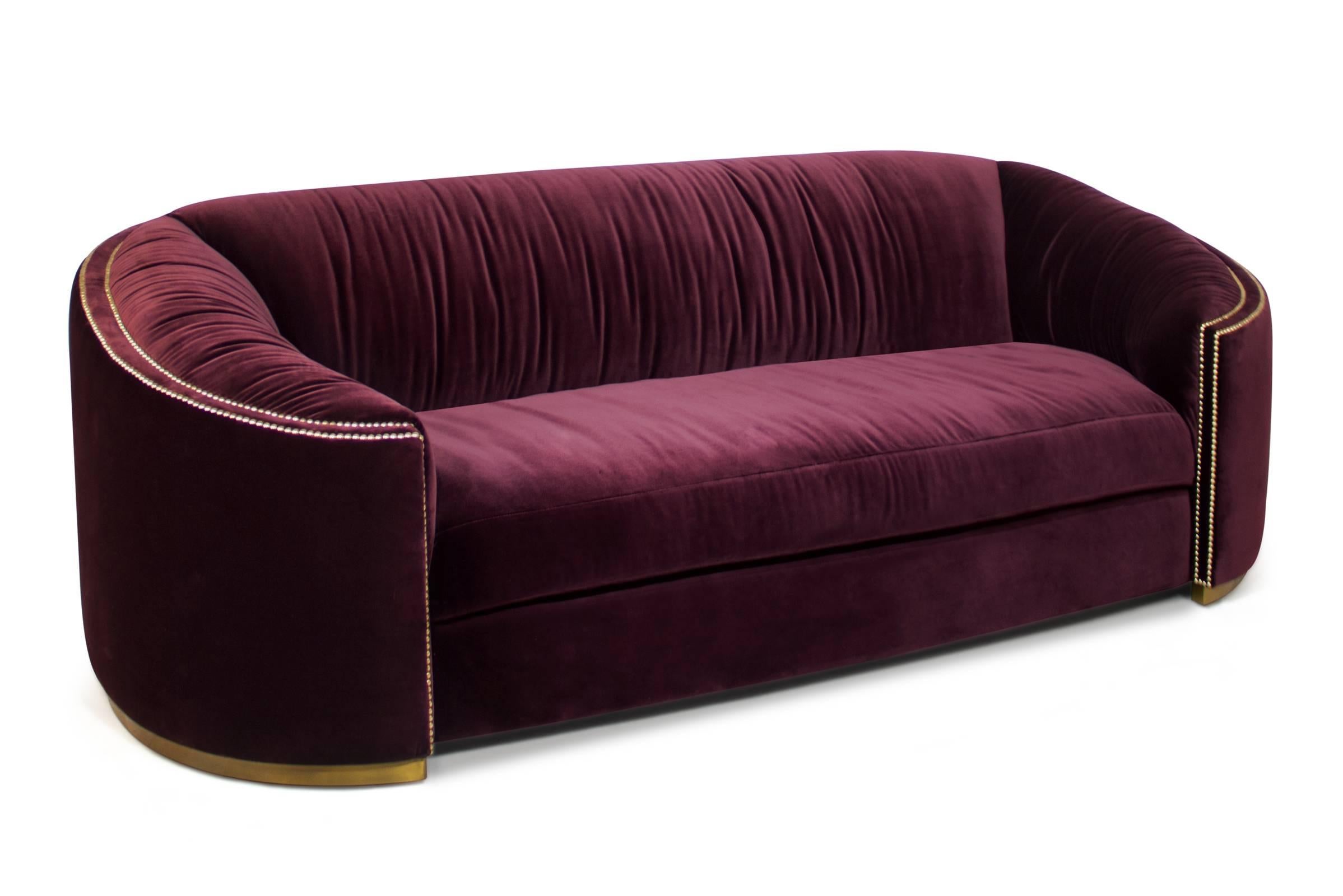 Sofa kingdom upholstered and covered with 
red wine cotton velvet fabric with matte vintage brass 
base and with golded polished nails. 
Also available on request upholstered and 
covered with deep blue cotton velvet fabric with 
matte vintage brass