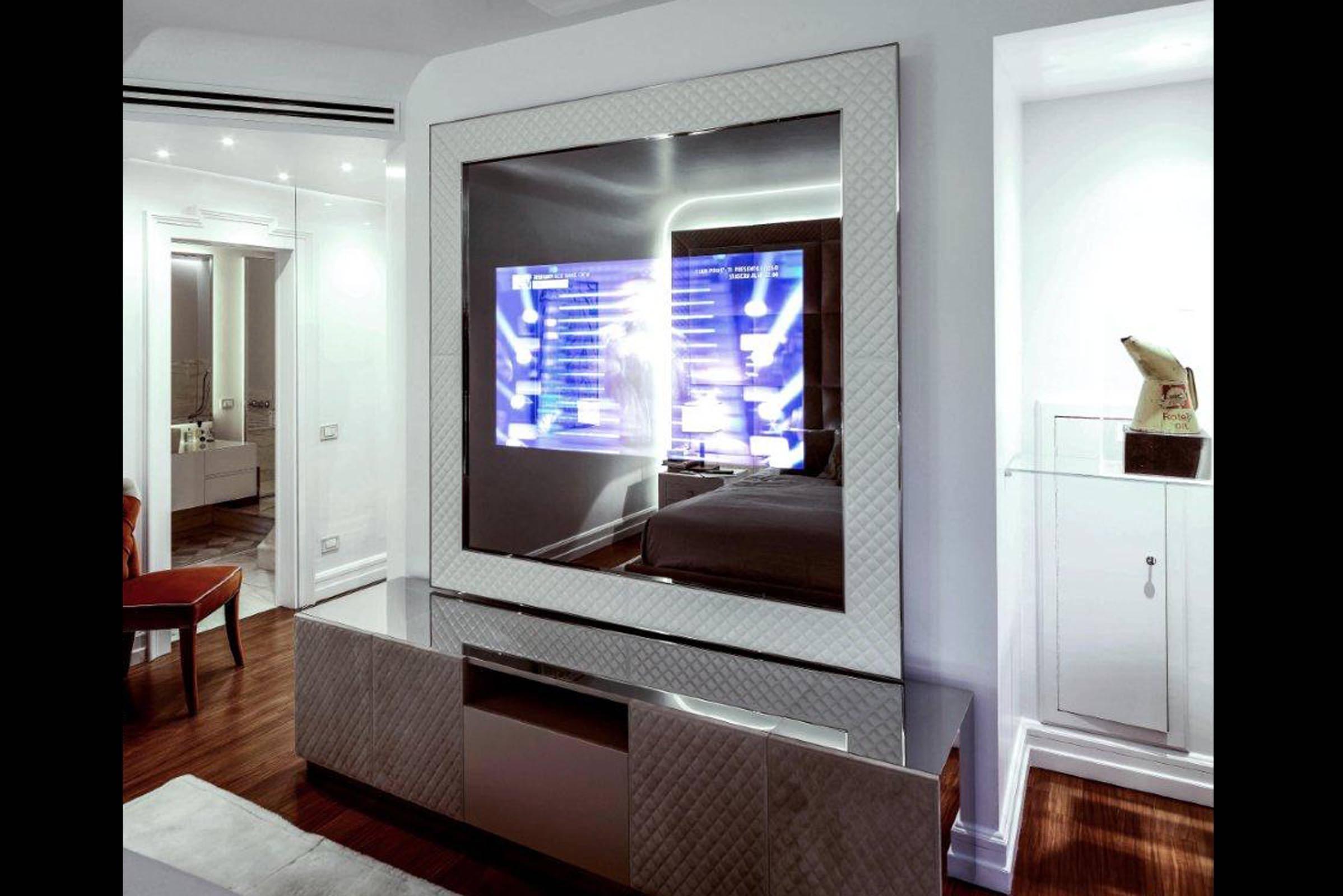 Contemporary Suffolk Plasma and TV Holder with Leather and Stainless Steel For Sale