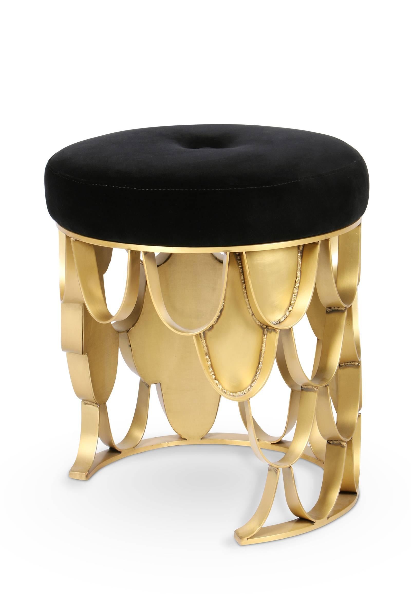 Stool Carpus with brushed aged brass base
structure. Seat in upholstery velvet fabric.
