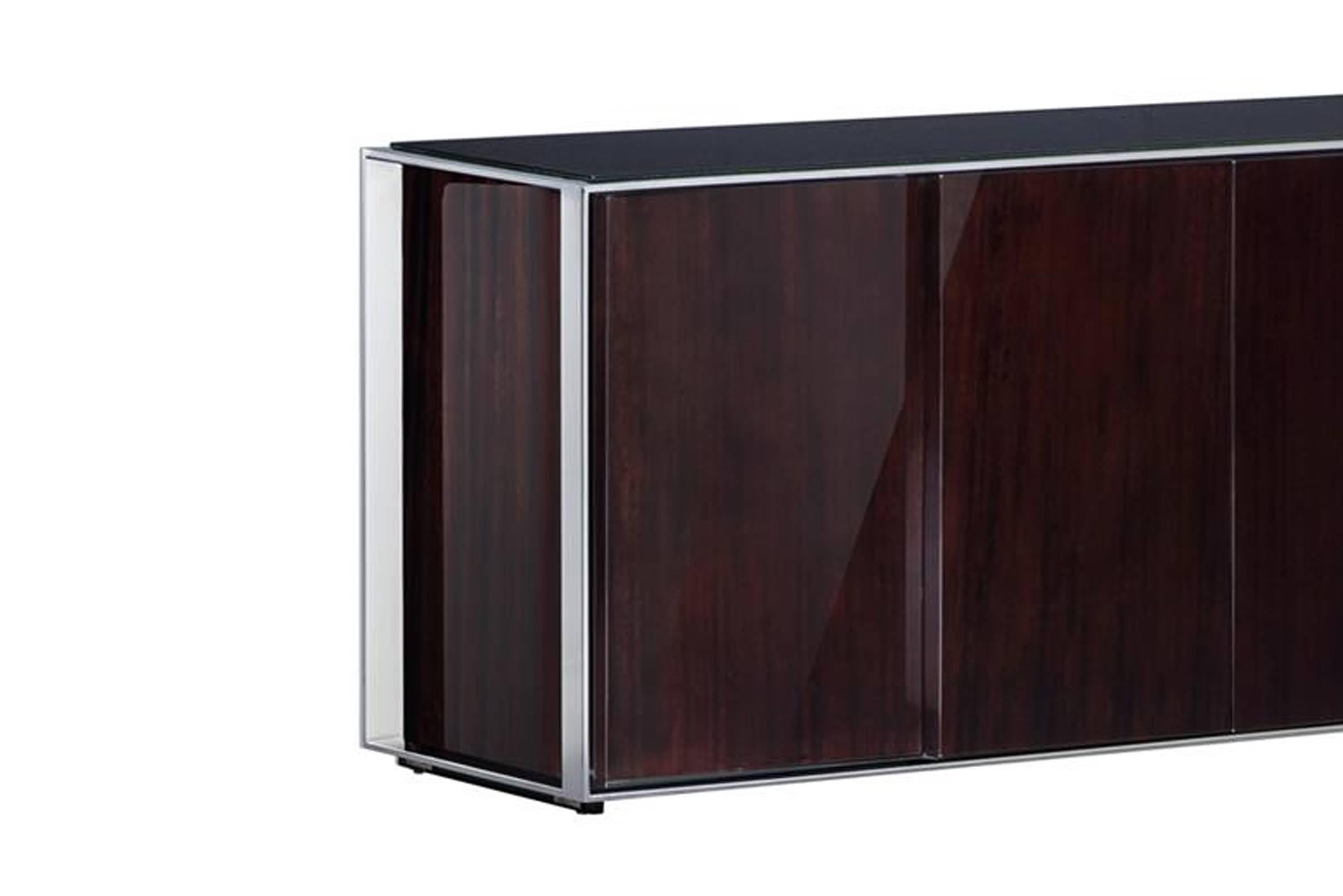 Sideboard Chicago in high gloss ebony finish
and polished stainless steel.
