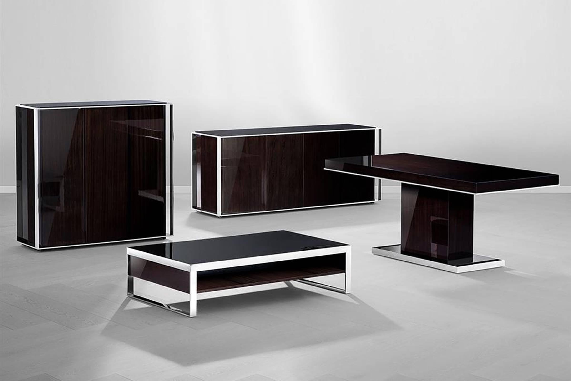 Chicago Sideboard in High Gloss Ebony Finish In Excellent Condition In Paris, FR