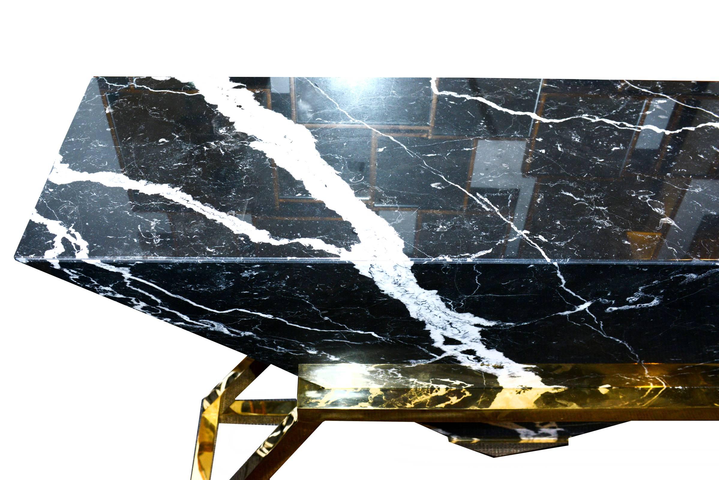Keops Console Table with Pyramidal Marble Top and Brass Base In Excellent Condition In Paris, FR