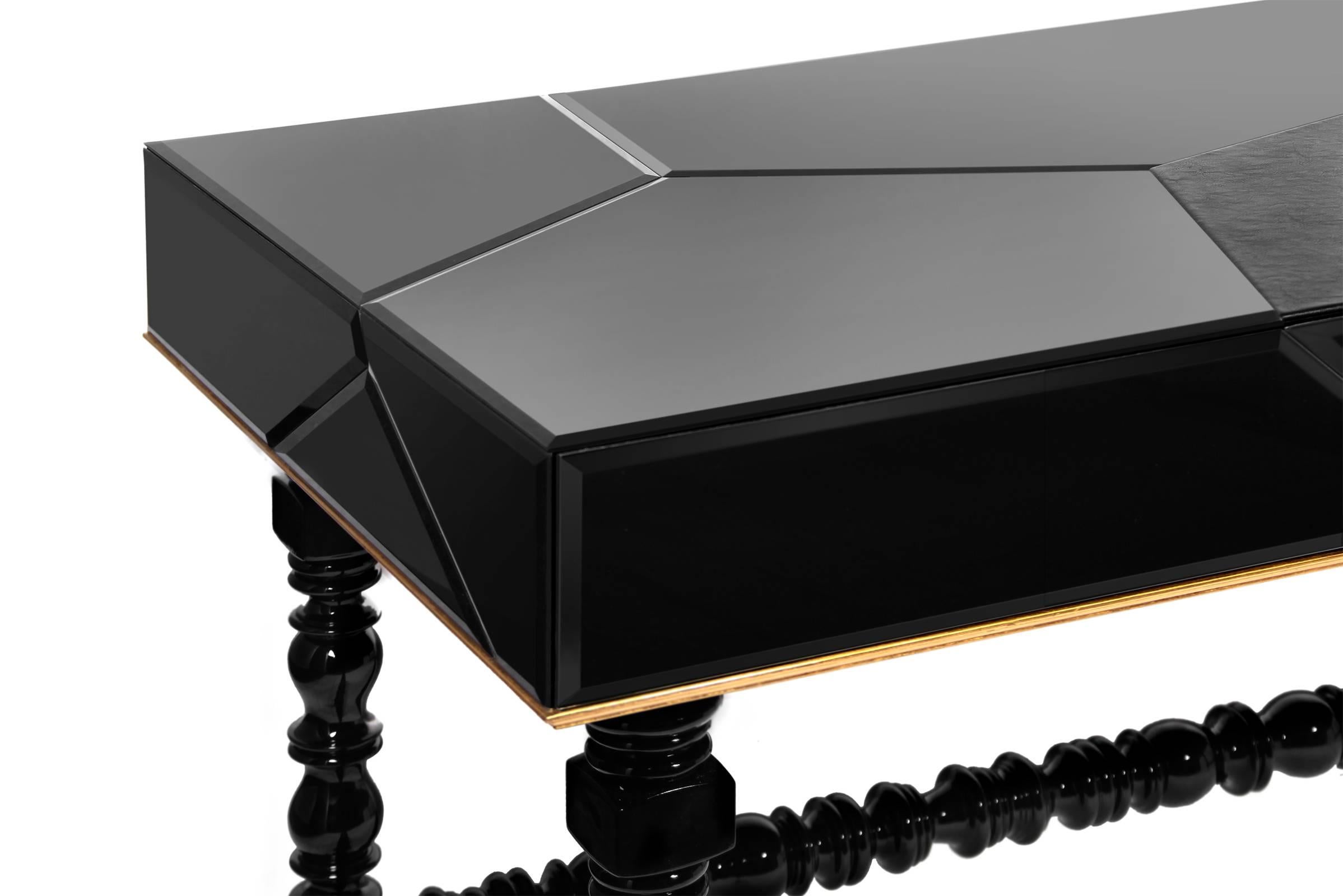 Bureau Queen avec miroir laqué noir et plateau en cuir Détails en feuille d'or Neuf - En vente à Paris, FR