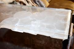 Table Console Waterlily Dessus en cristal de Baccarat fait main avec nénuphar