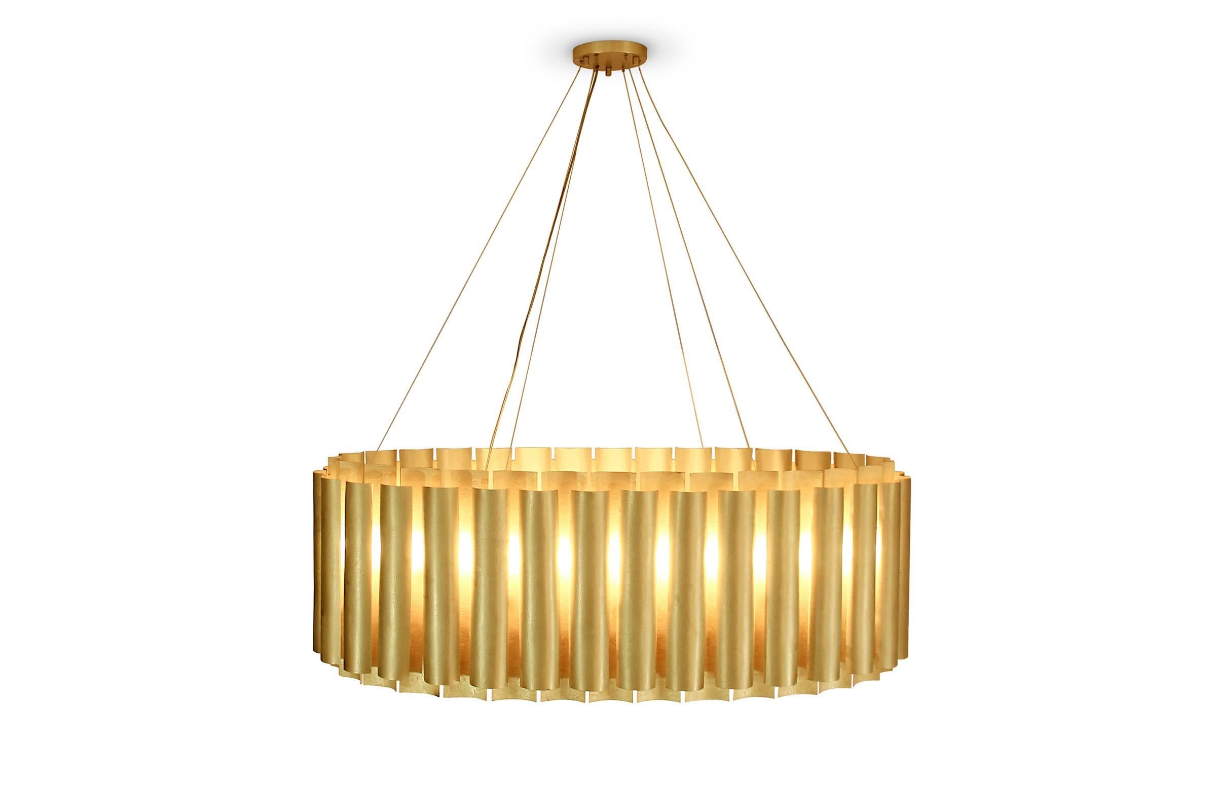 Suspension Aura in hammered brass
handcrafted piece, subtle and exceptional.
