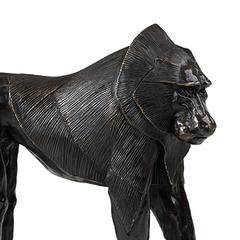 Sculpture de babouin singe en bronze massif patiné