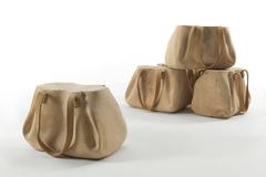 Tabouret de sac en bois de cèdre naturel massif sculpté à la main avec cuir