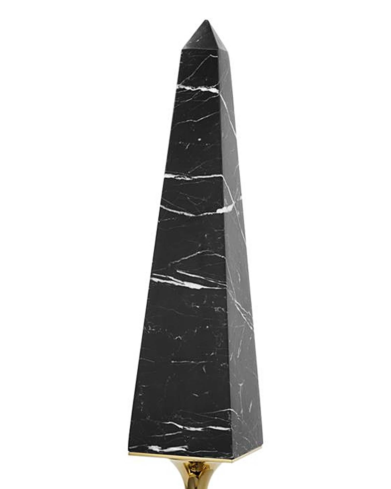 Obelisk phoenix in black marble on
Gold finish base. Available on black
marble on nickel finish base.
