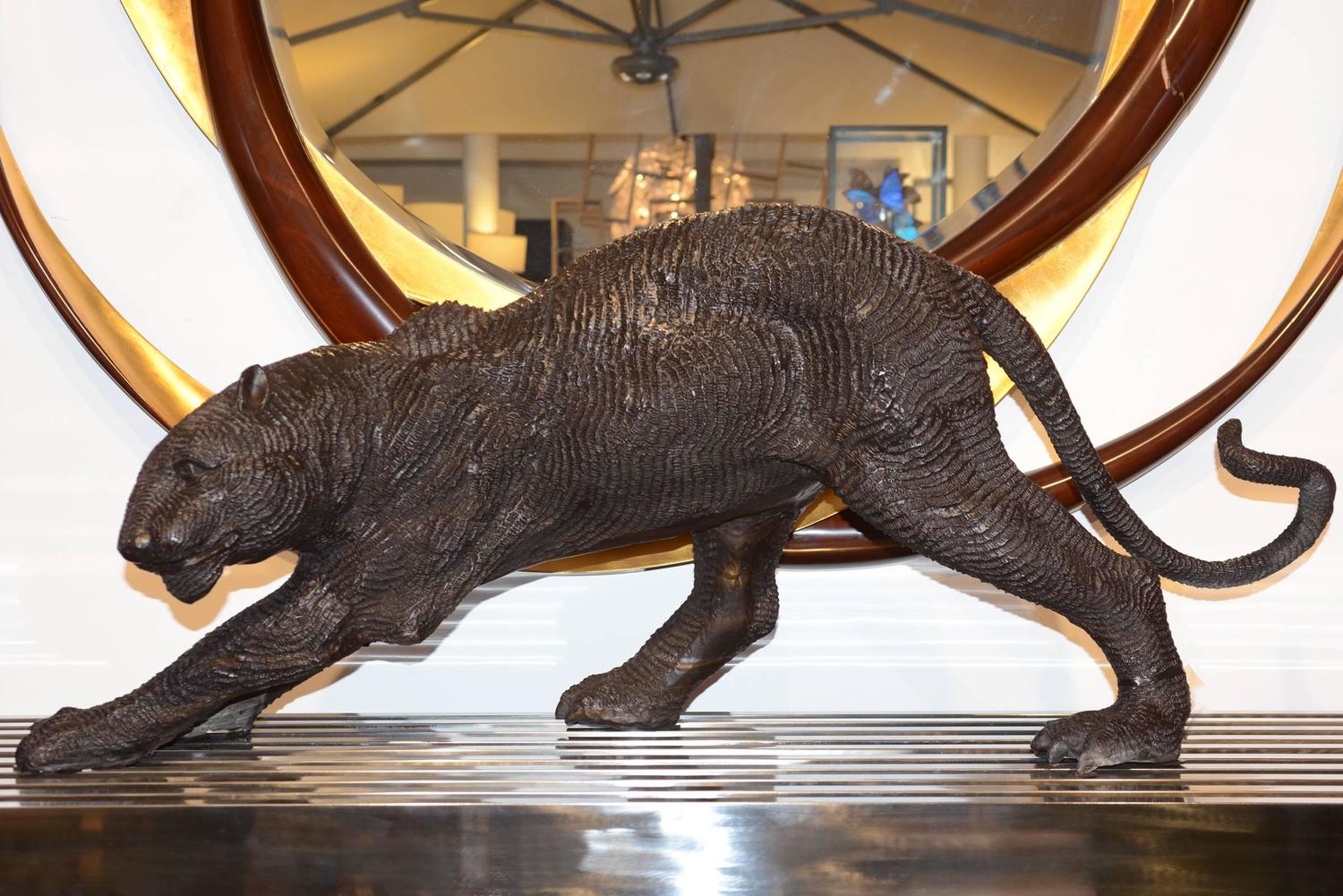statue of black panther
