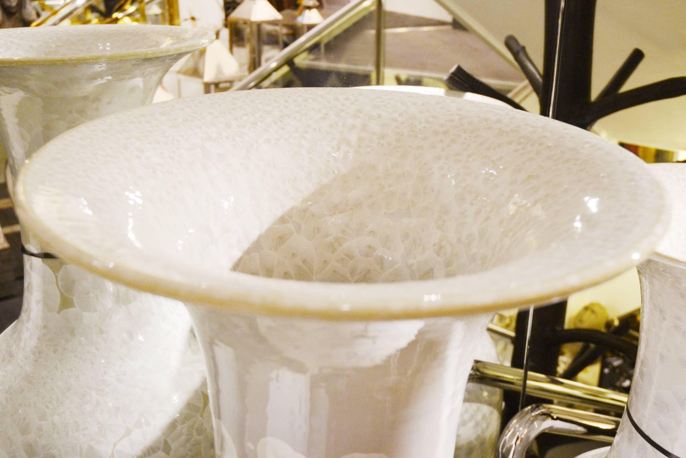 Nacre White XL Vase in Ceramic In Excellent Condition For Sale In Paris, FR