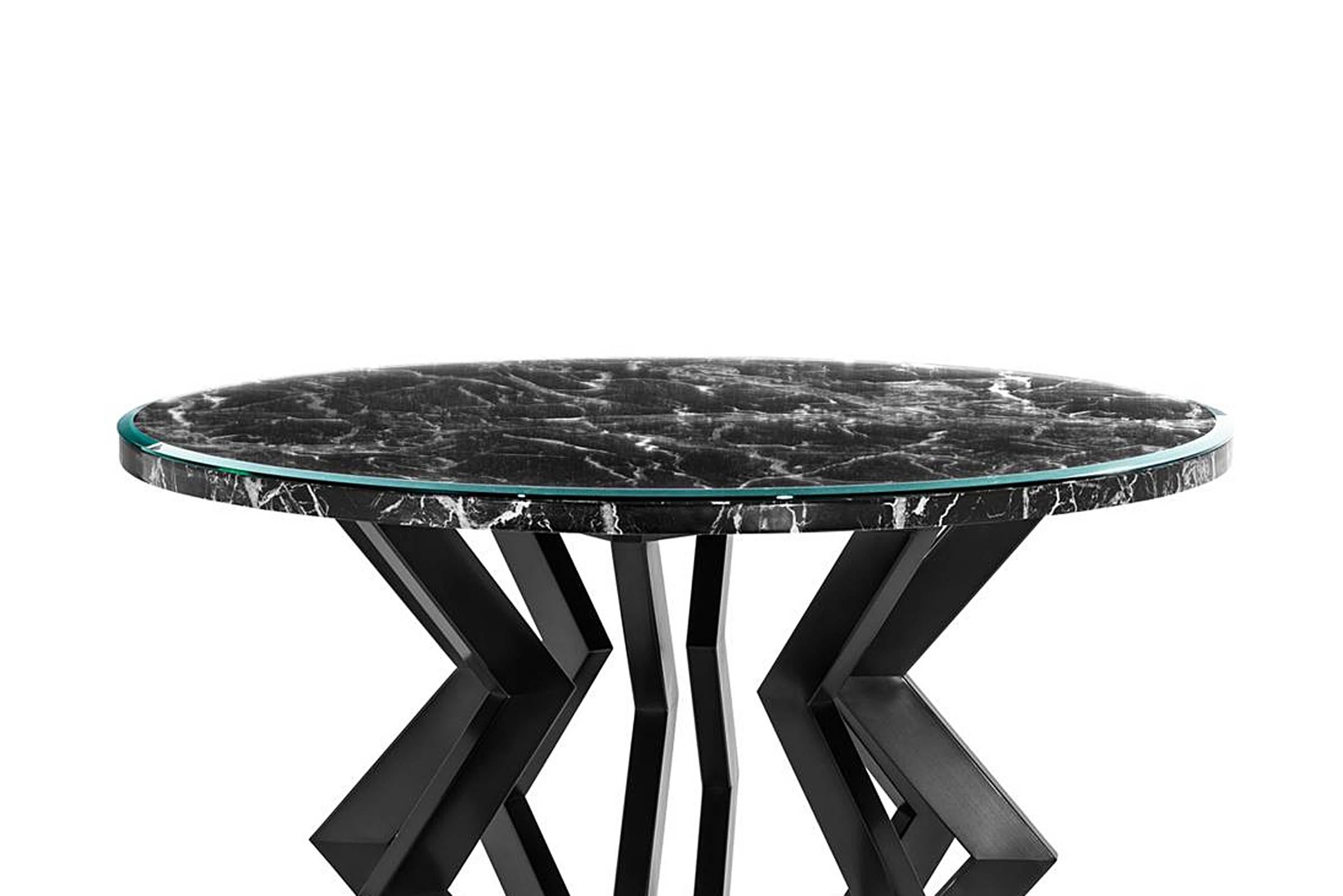 Round table lightning with resin marble top on
structure in solid bronze finish. Beveled clear 
glass on the top.
