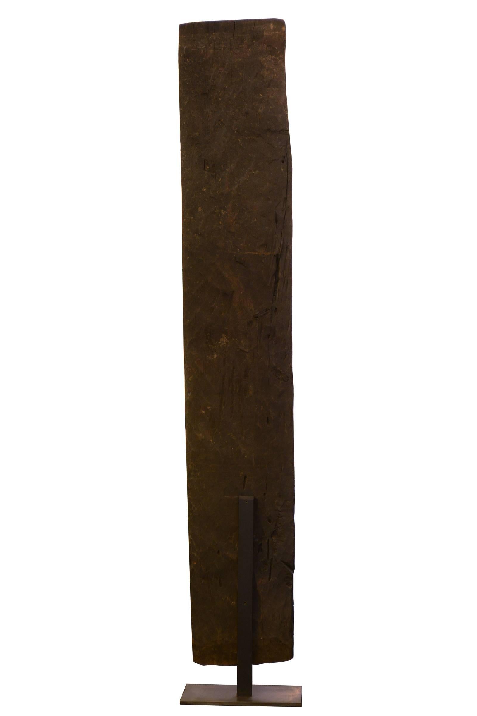 TOTEM 1 guardiano del sonno o Kata Sergo dall'etnico
Gorague´, Etiopia meridionale/sud-occidentale. Creste diverse
hanno lo scopo di evacuare le cattive vibrazioni dal caminetto
fino all'alloggiamento superiore e oltre. TOTEM in legno di cedro,
