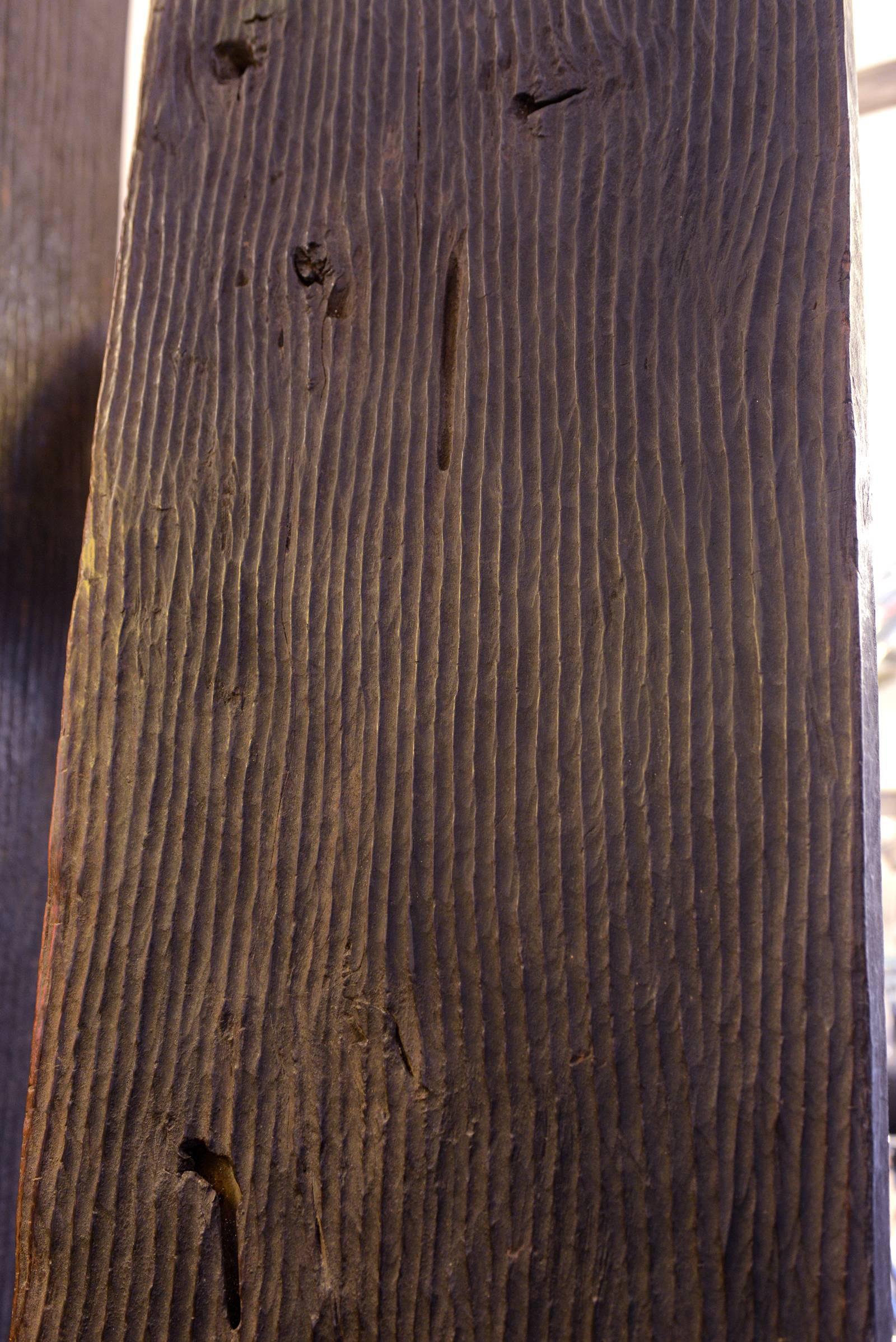 Intagliato a mano Sleep Guardian o Kata Sergo Ethiopia TOTEM 1 in legno massiccio di cedro naturale in vendita