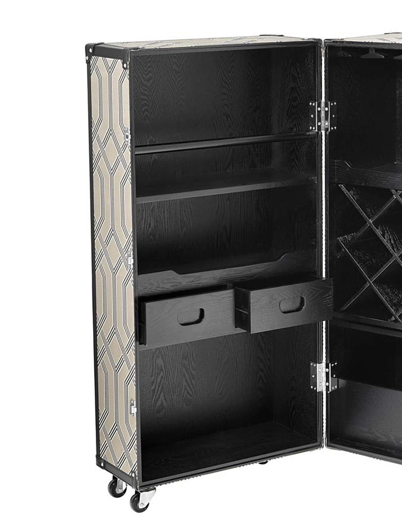 Bar wine in black ashwood, polished nickel finishes
and fabric covered. Bar on trolleys. Hanging space 
for glasses inside, wine bottle storage rack, two drawers 
and open shelving. Handcrafted work.
Closed: L 88 x D 88 x H 122cm.
Open: L 117 x