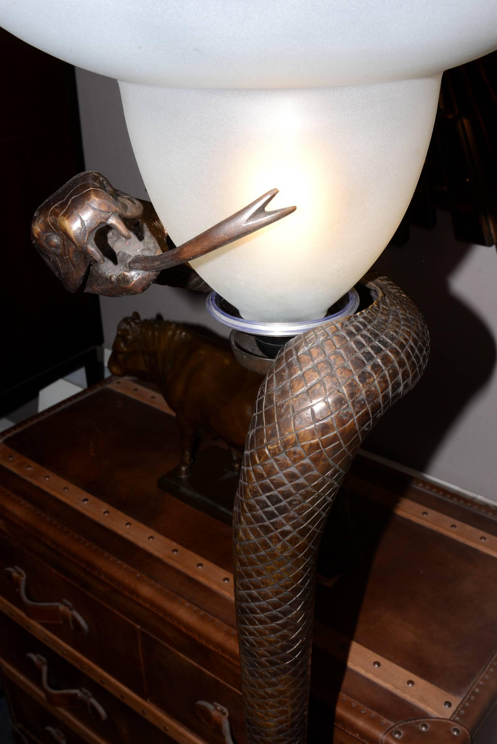 Snake Floor Lamp in Bronze with Frosted Glass Lamp In Excellent Condition In Paris, FR