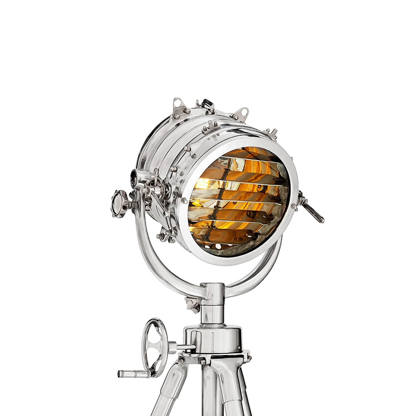Floor lamp Royal Seal in polished aluminium, brass,
iron, stainless steel and clear glass. One lamp holder
type E27. 60 Watt and 220-240 Volt.
Adjustable: L 76-115 x D 35 x H 151-227cm.
